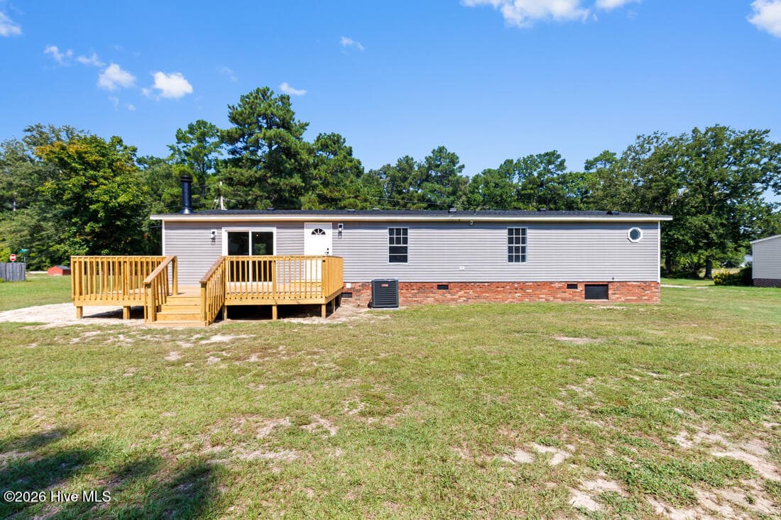Manufactured Home at 5837 Parkton Road, Hope Mills, NC 28348, photo 29 of 43