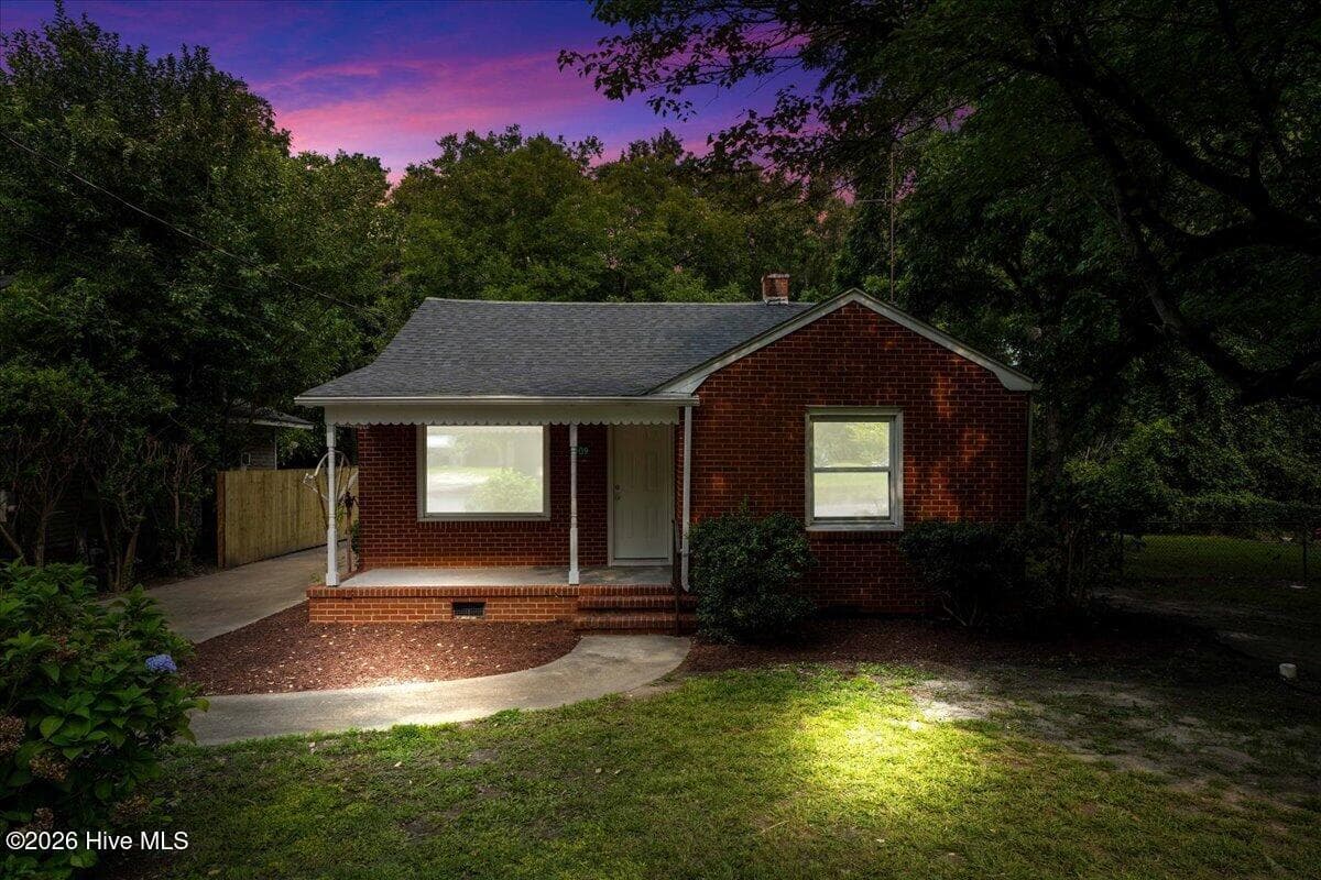 Single Family Residence at 909 N Carolina Street, Goldsboro, NC 27530, photo 2 of 31