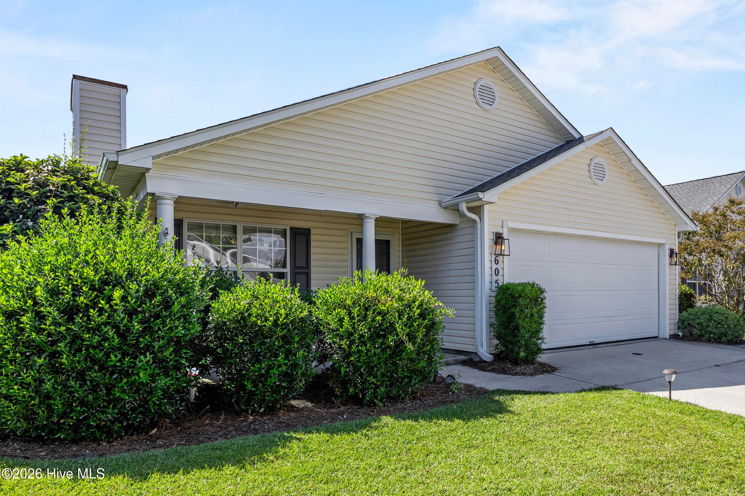 Single Family Residence at 605 Brookbend Drive, Wilmington, NC 28411, photo 4 of 40
