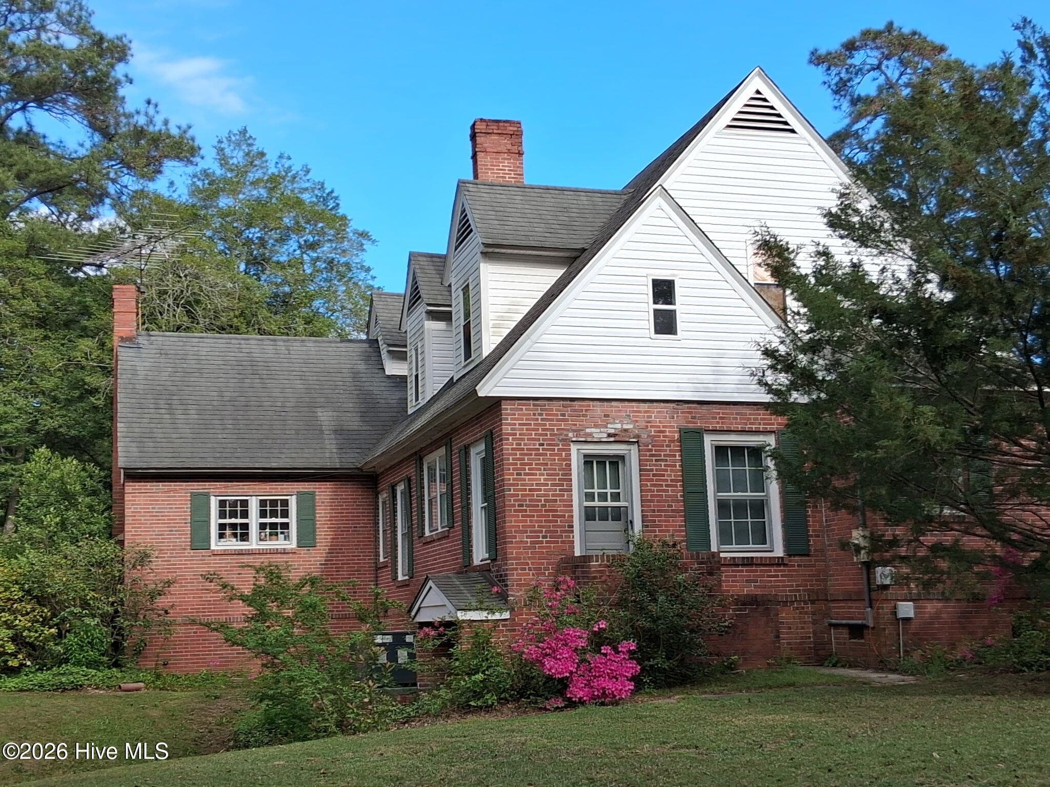 Single Family Residence at 201 E Bell Street, Tabor City, NC 28463, photo 9 of 28
