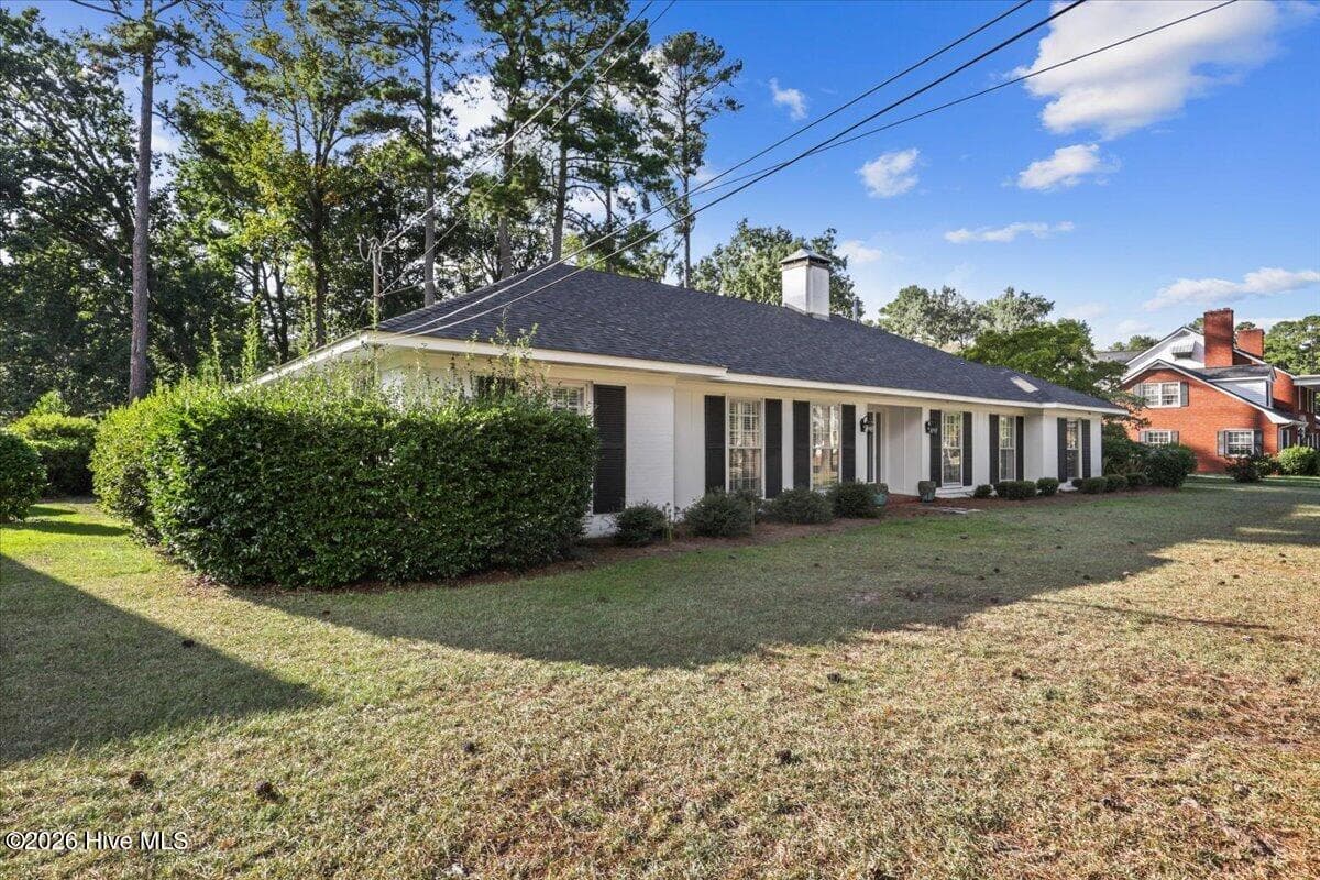 Single Family Residence at 1304 Greenbriar Road, Kinston, NC 28501, photo 5 of 66