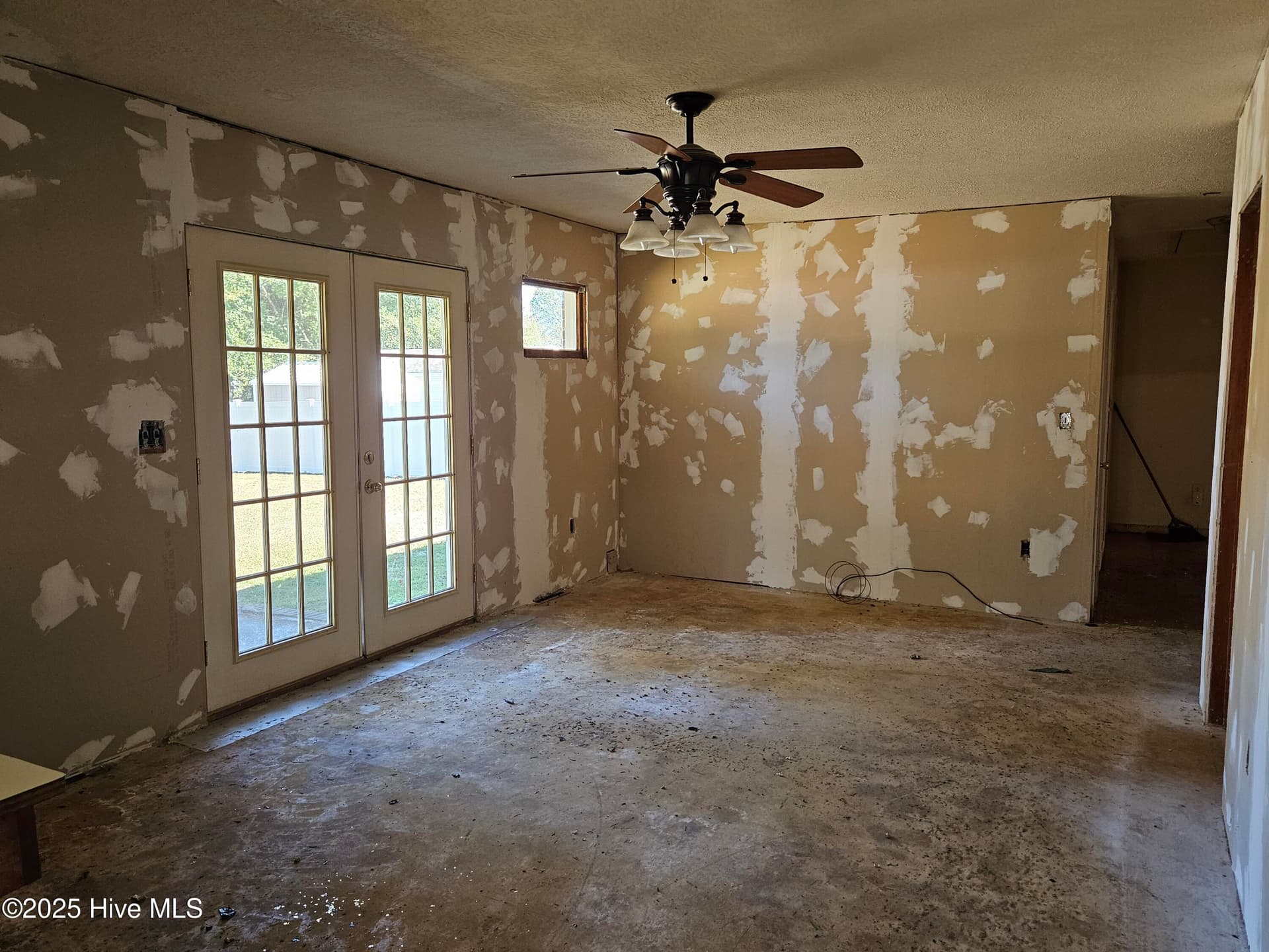 Single Family Residence at 124 Kimberly Drive, Clinton, NC 28328, photo 13 of 16