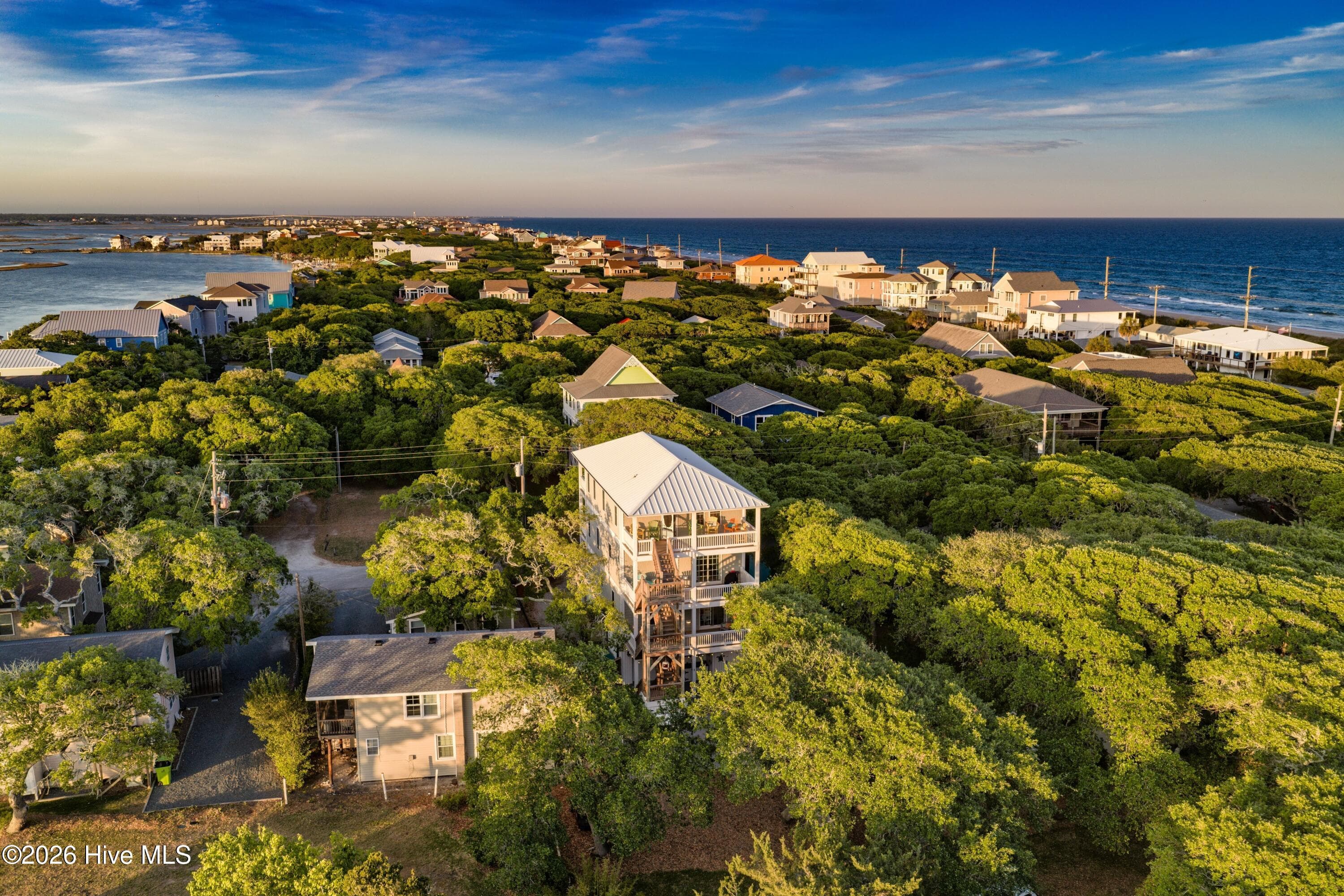 Single Family Residence at 117 Beachwood Drive, Surf City, NC 28445, photo 3 of 3