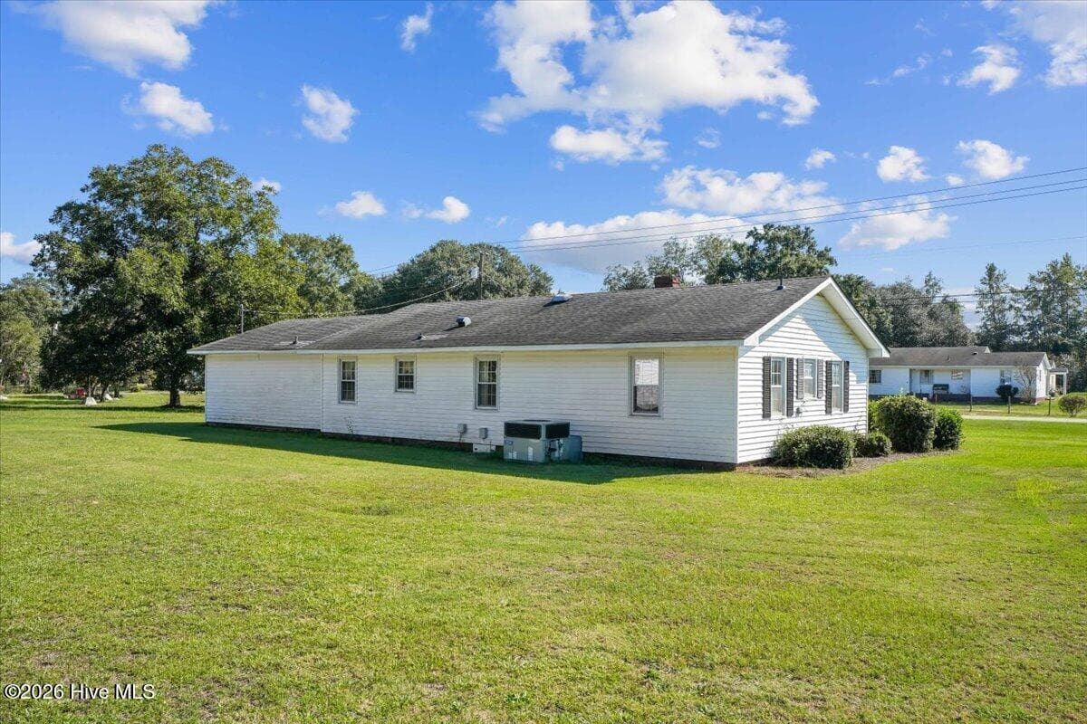 Single Family Residence at 606 Darden Drive, Kinston, NC 28504, photo 7 of 33