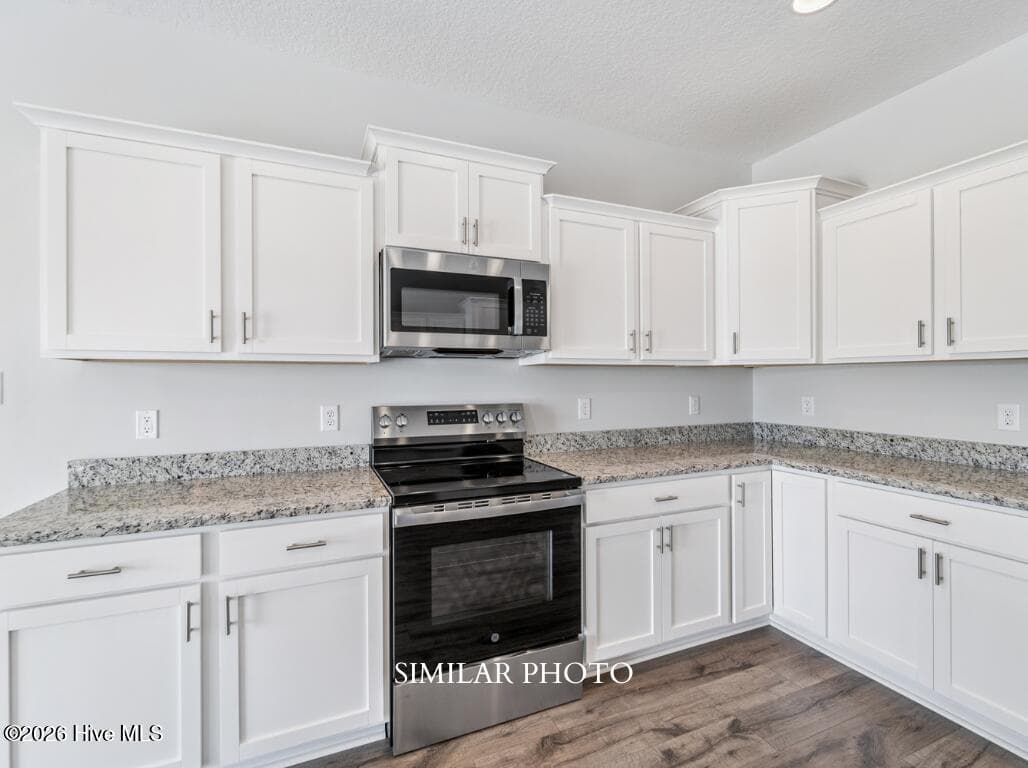 Single Family Residence at 221 Big August Way, Jacksonville, NC 28546, photo 9 of 39