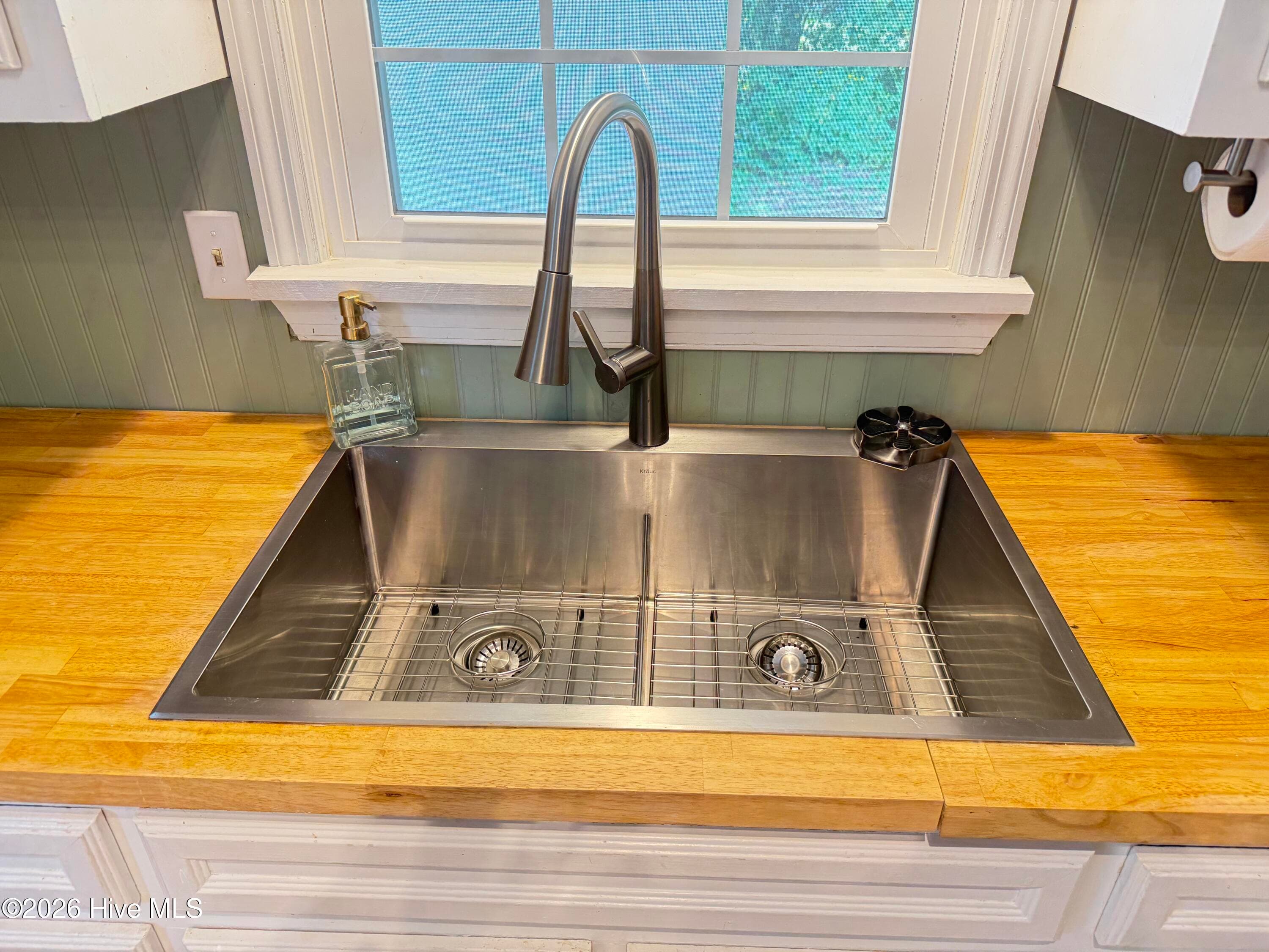 Single Family Residence at 410 Waters Circle, Goldsboro, NC 27534, photo 6 of 33
