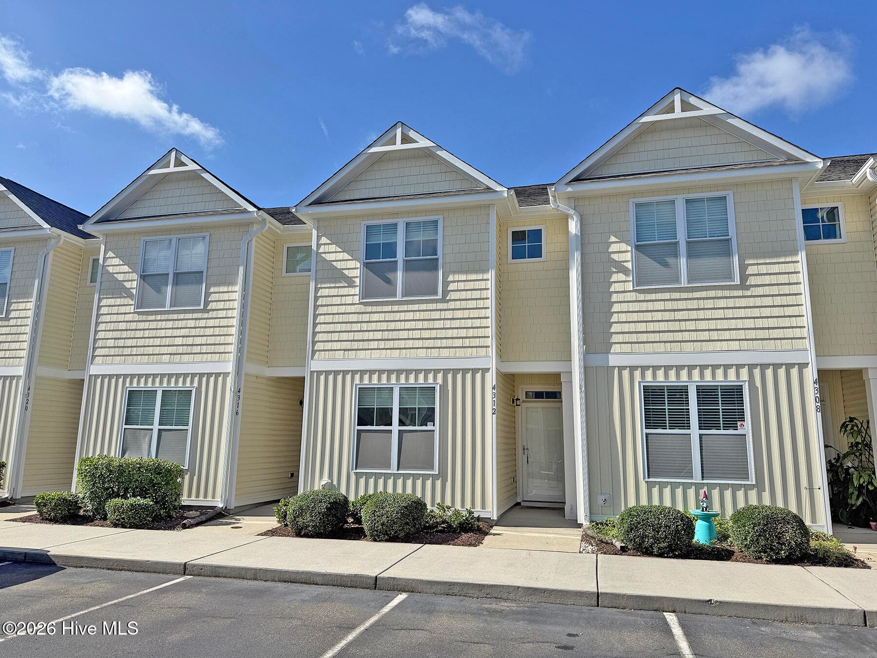 Townhouse at 4312 Eleuthera Lane, Wilmington, NC 28412, photo 5 of 40