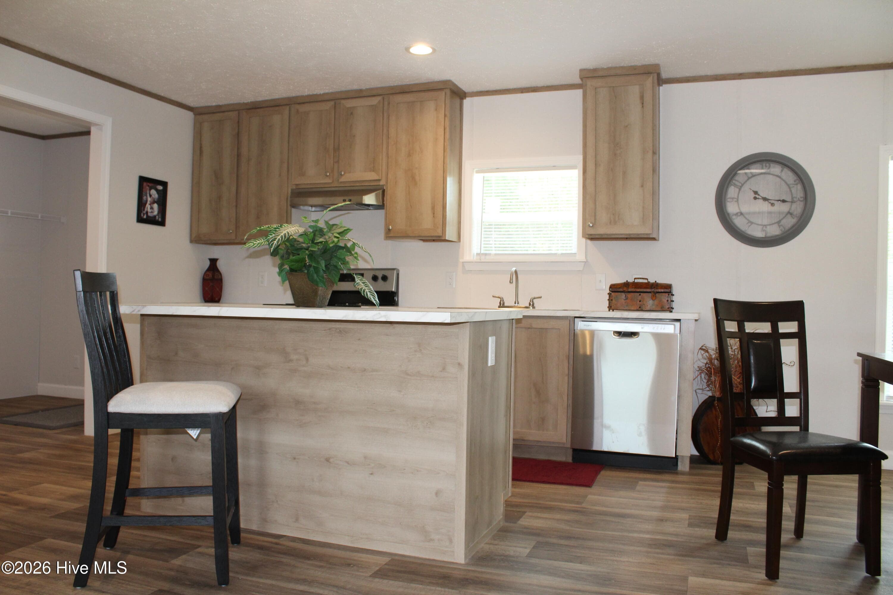 Manufactured Home at 950 Blind Bridge Road, Magnolia, NC 28453, photo 6 of 32