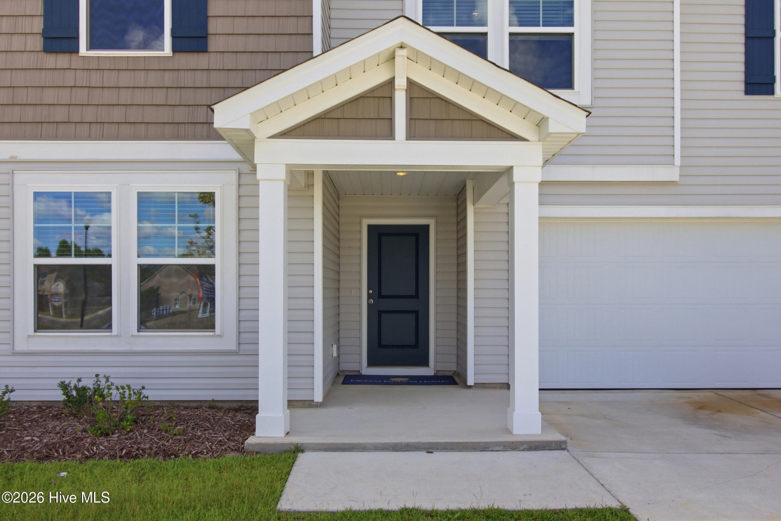 Single Family Residence at 171 N Squires Lane, Richlands, NC 28574, photo 4 of 43