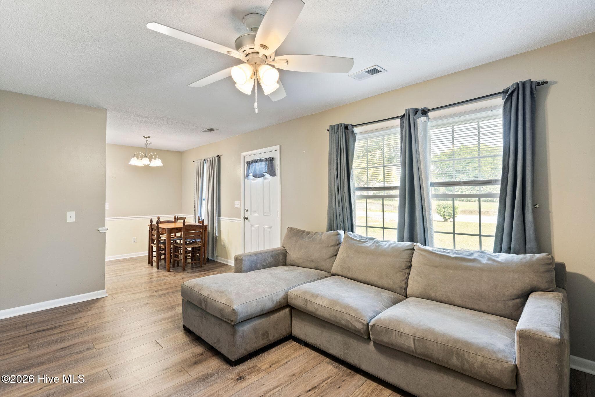 Single Family Residence at 354 Mercer Avenue, Wilmington, NC 28403, photo 2 of 22