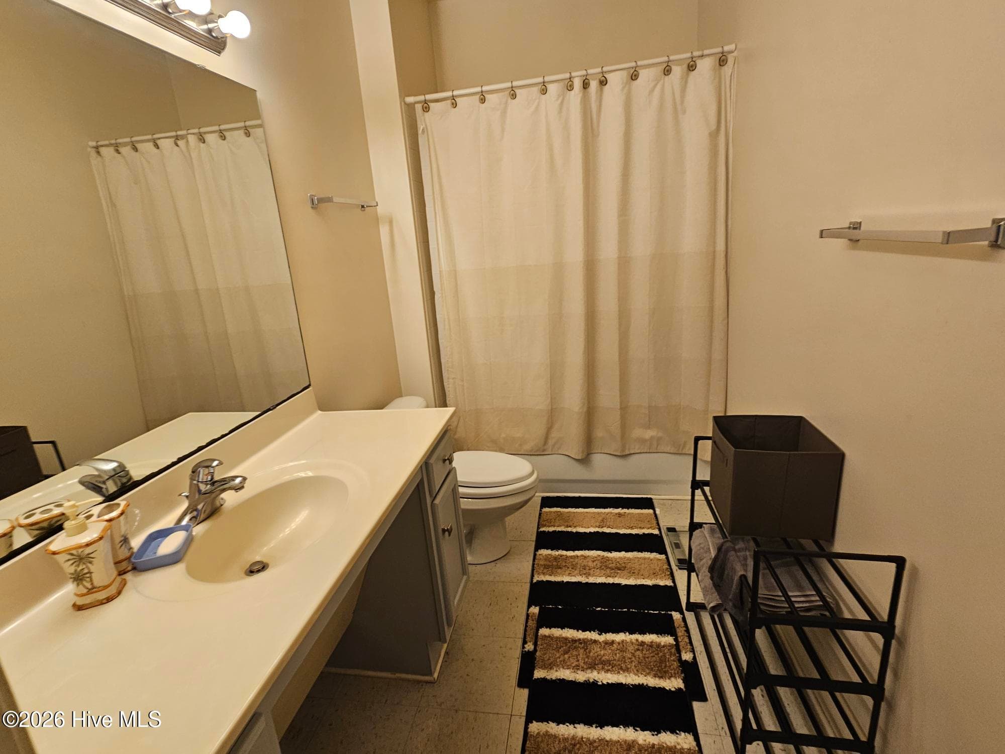 Single Family Residence at 1017 S 8th Street, Wilmington, NC 28401, photo 10 of 14