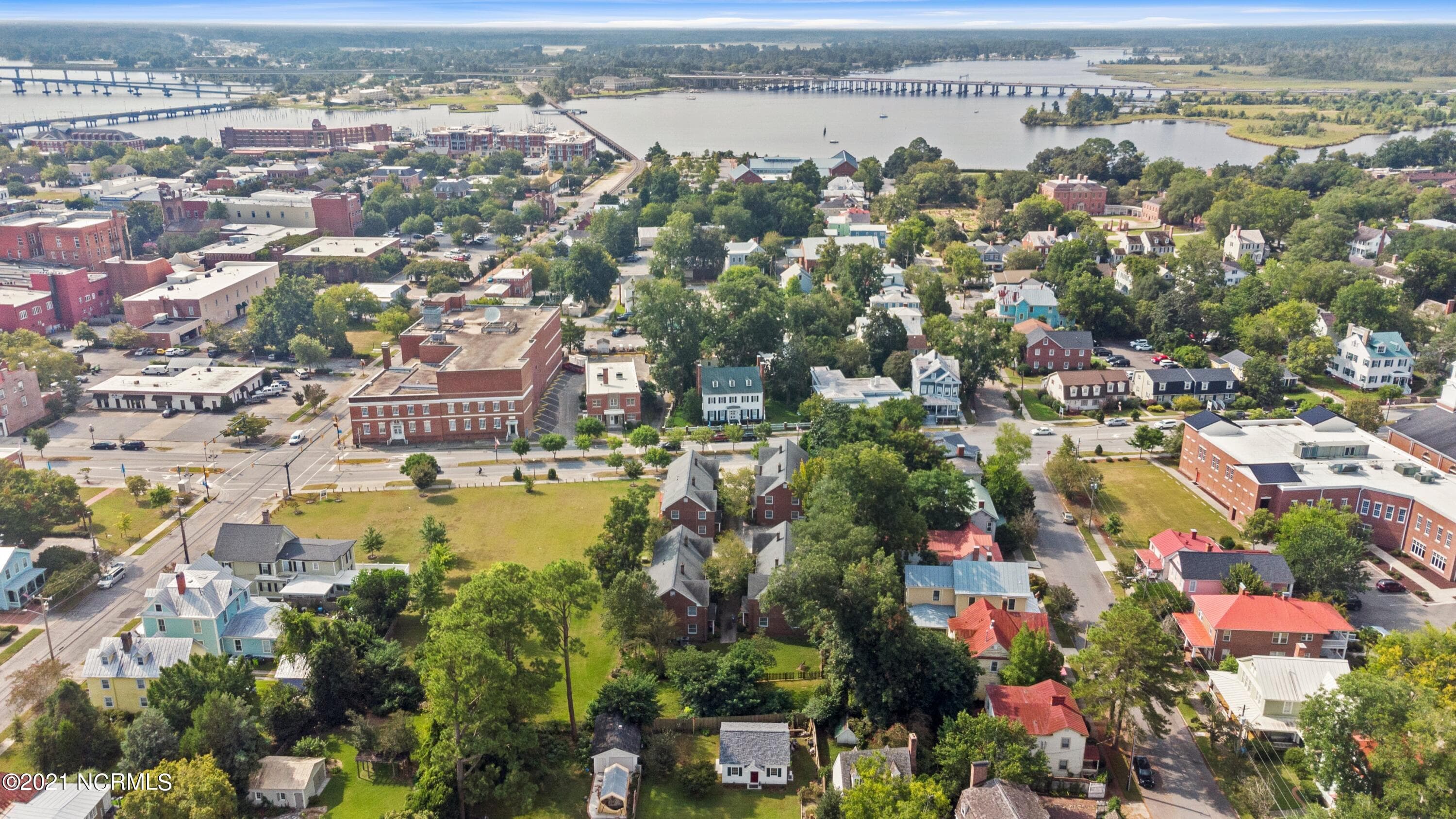 Apartment at 514 Broad Street, New Bern, NC 28560, photo 10 of 18