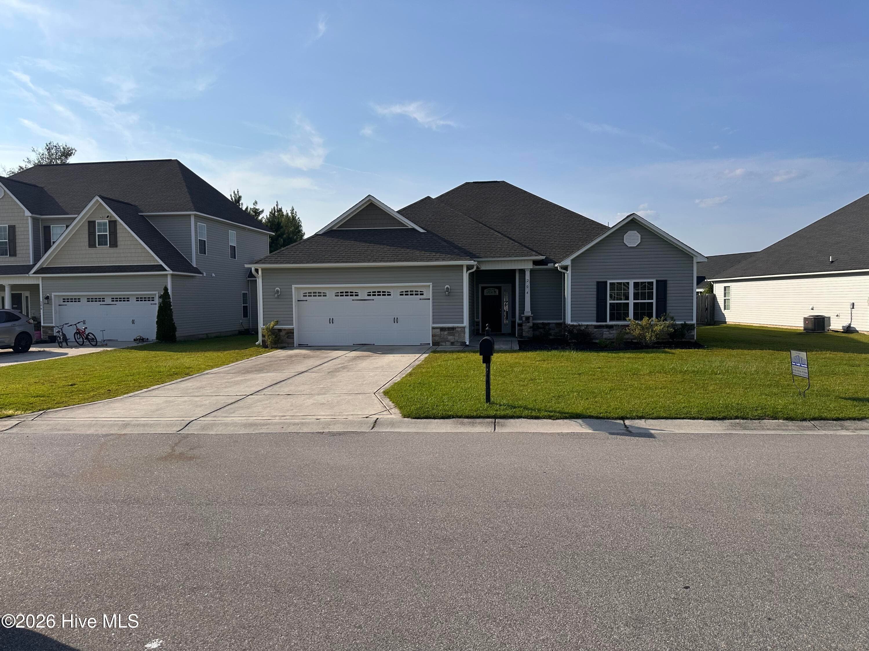 Single Family Residence at 204 Messenger Court, Jacksonville, NC 28546, photo 3 of 49