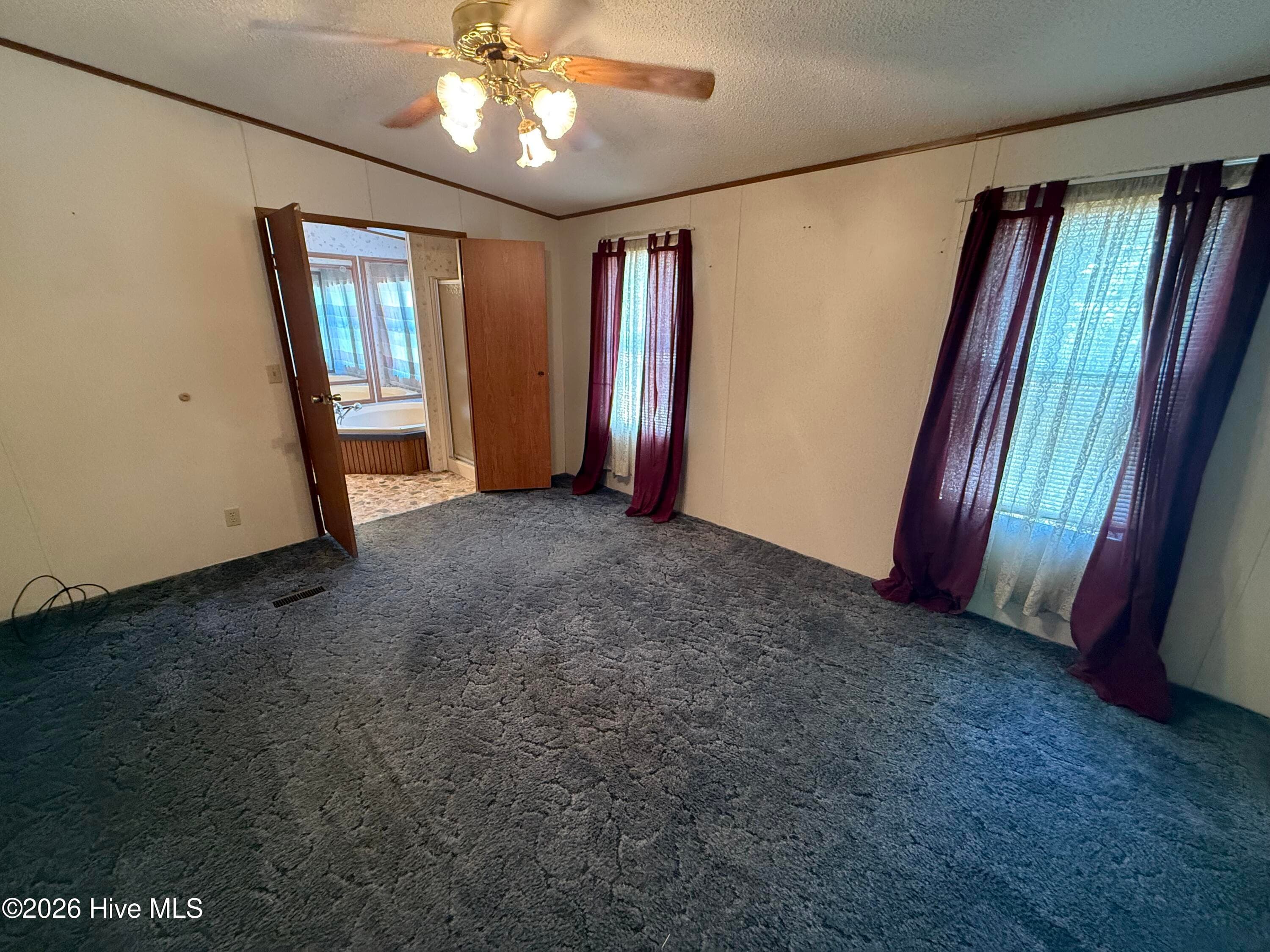 Manufactured Home at 9534 Us Highway 701 Highway, Elizabethtown, NC 28337, photo 10 of 19