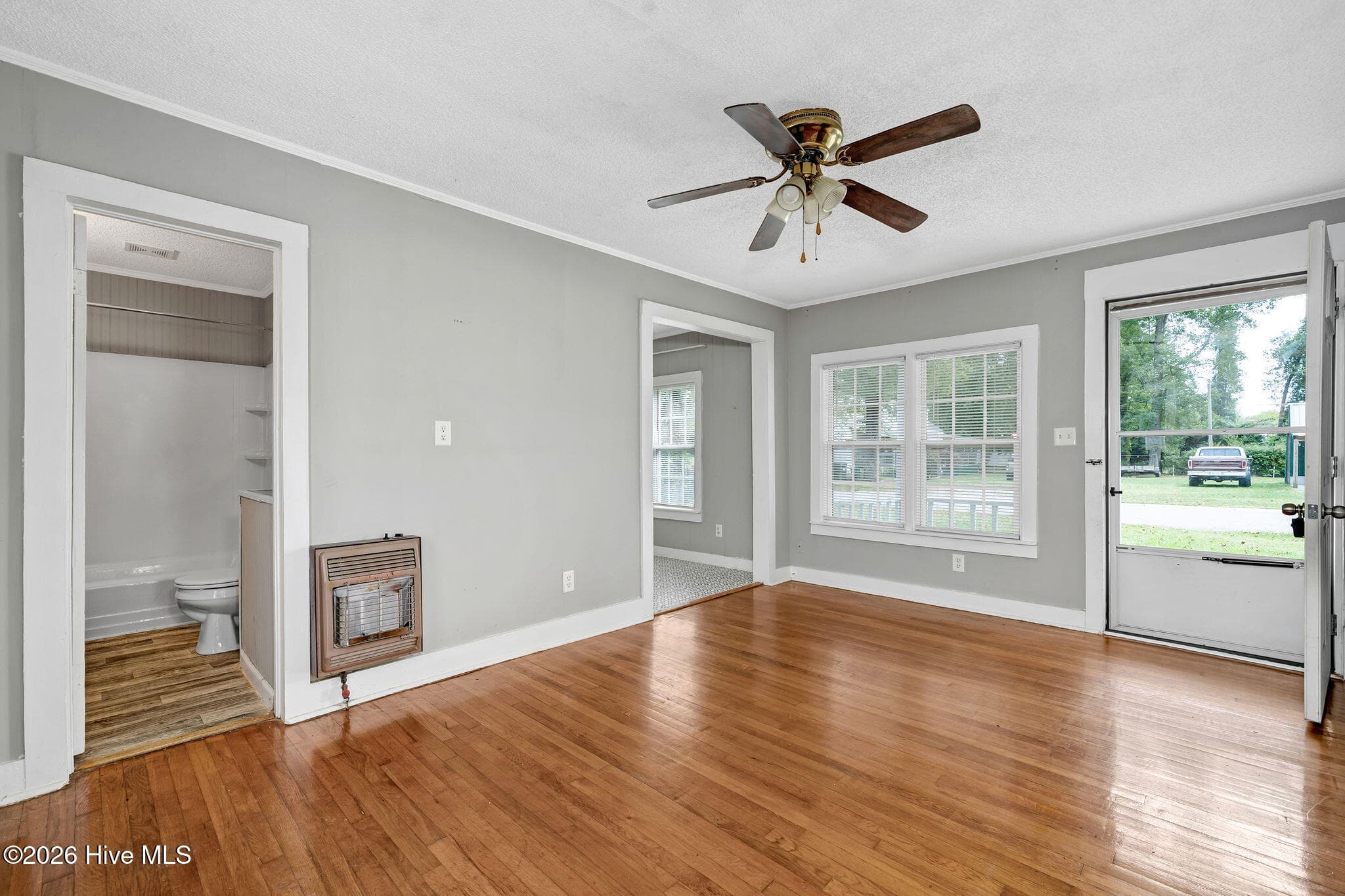 Single Family Residence at 115 E Murphy Street, Wallace, NC 28466, photo 5 of 24