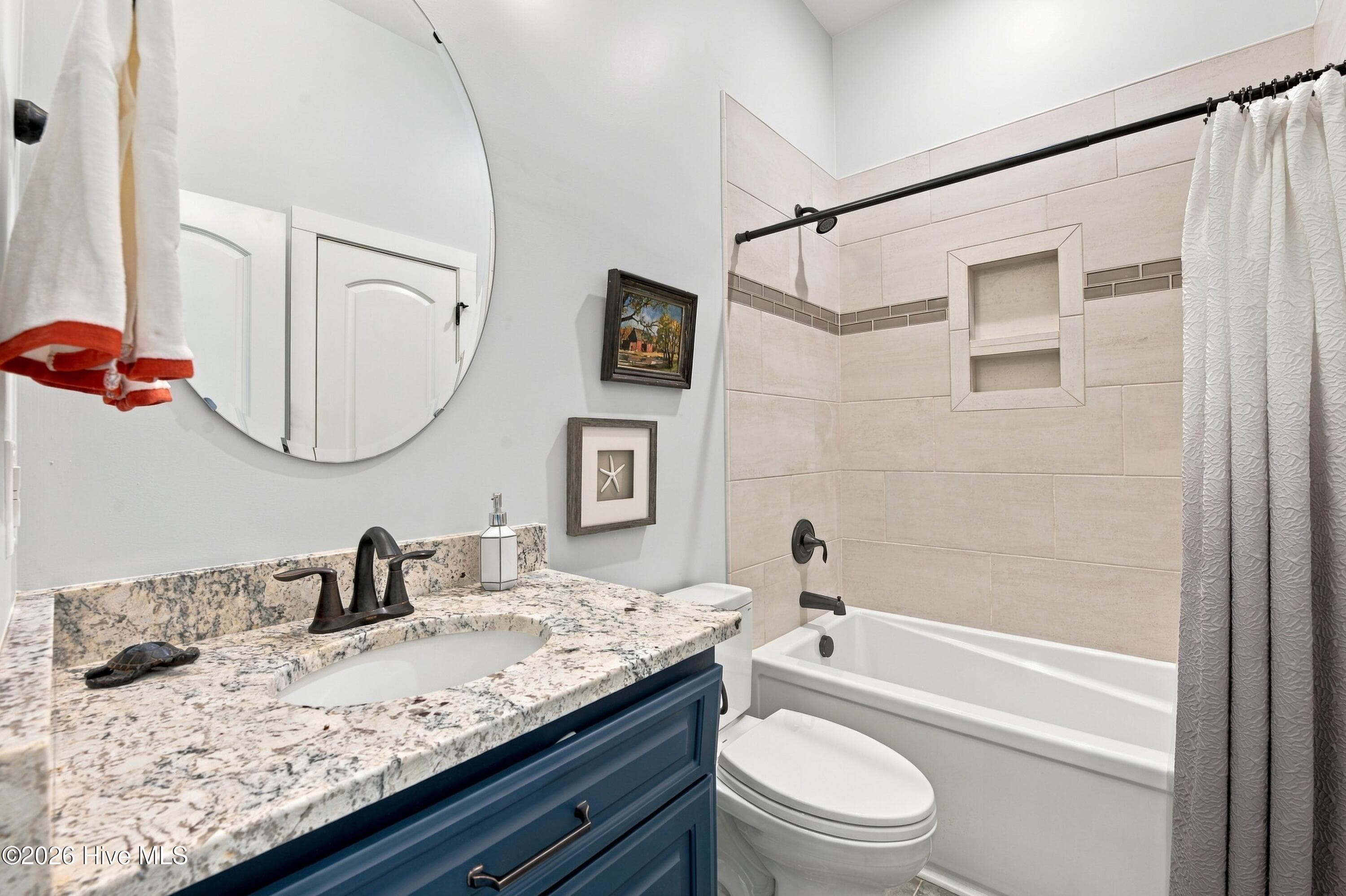 Guest bathroom 2 - 4557 Moss Bend, New Bern, NC 28562