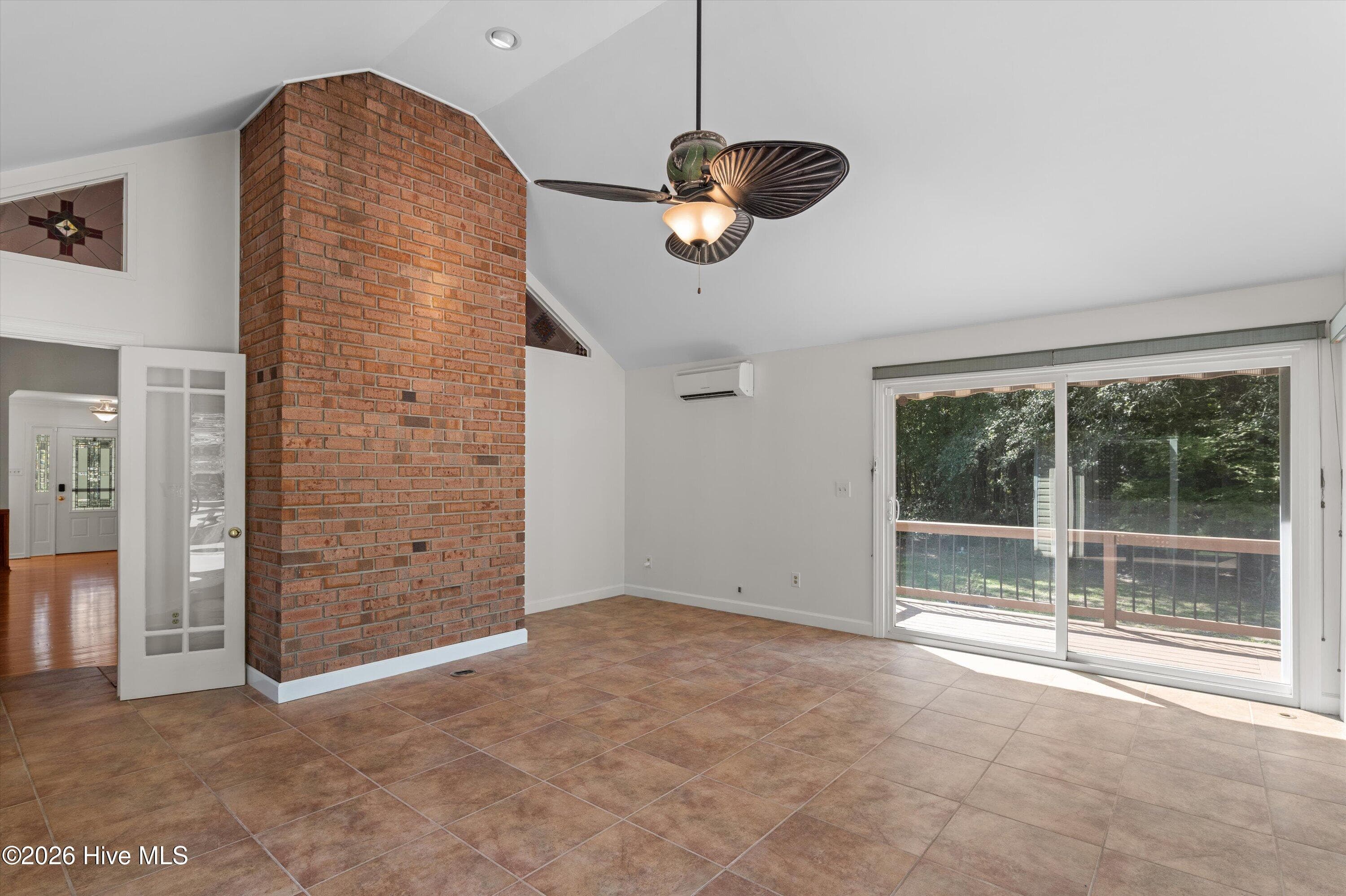 Single Family Residence at 822 Woodland Drive, New Ellenton, SC 29809, New Ellenton, photo 4 of 7