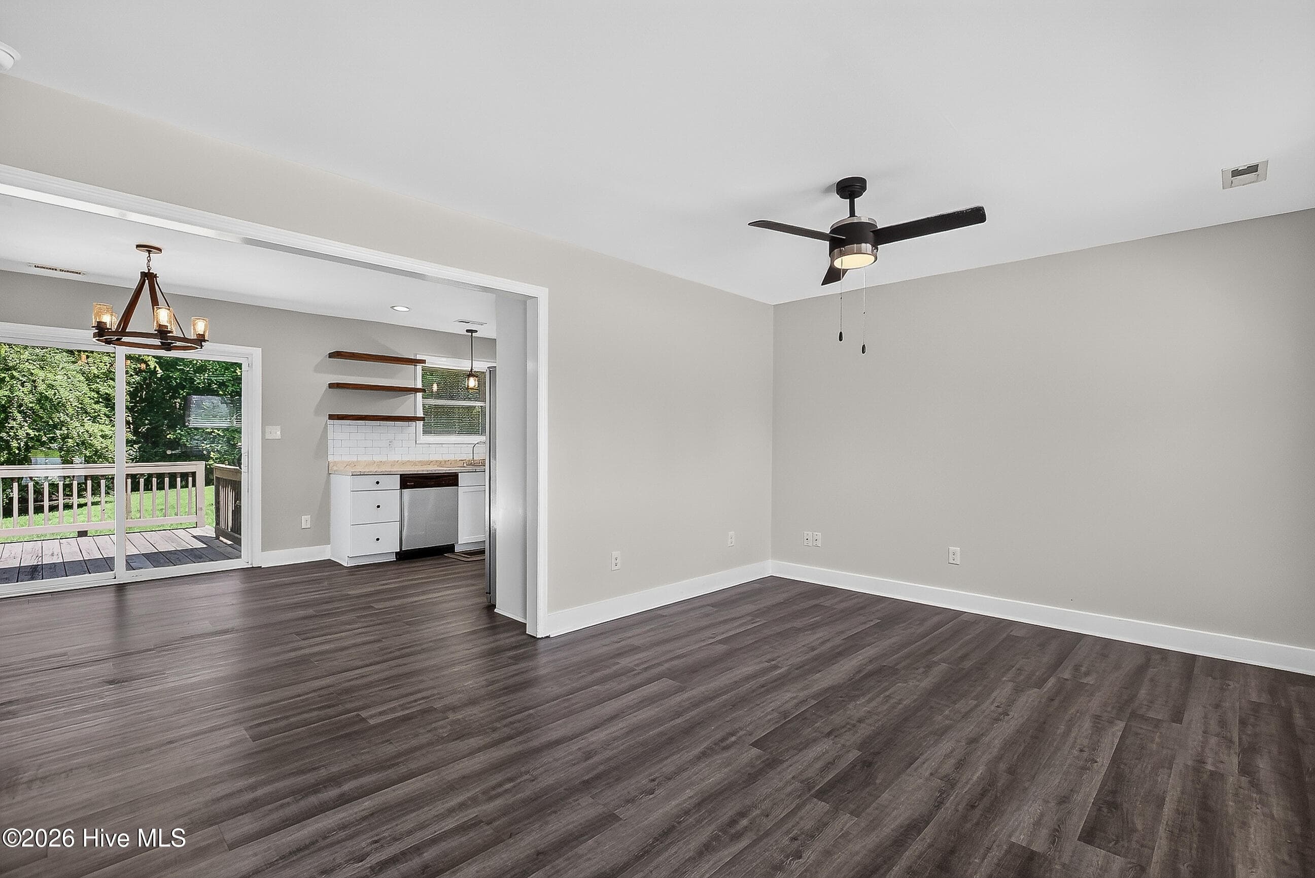 Single Family Residence at 912 Laurel Lane, Jacksonville, NC 28546, photo 12 of 35