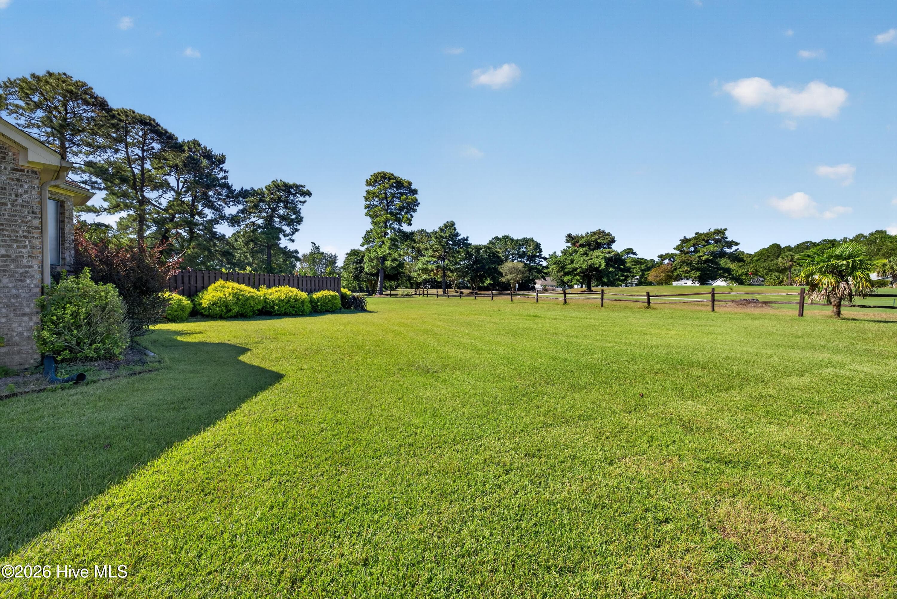Single Family Residence at 106 Bogey Court, Hampstead, NC 28443, photo 6 of 52