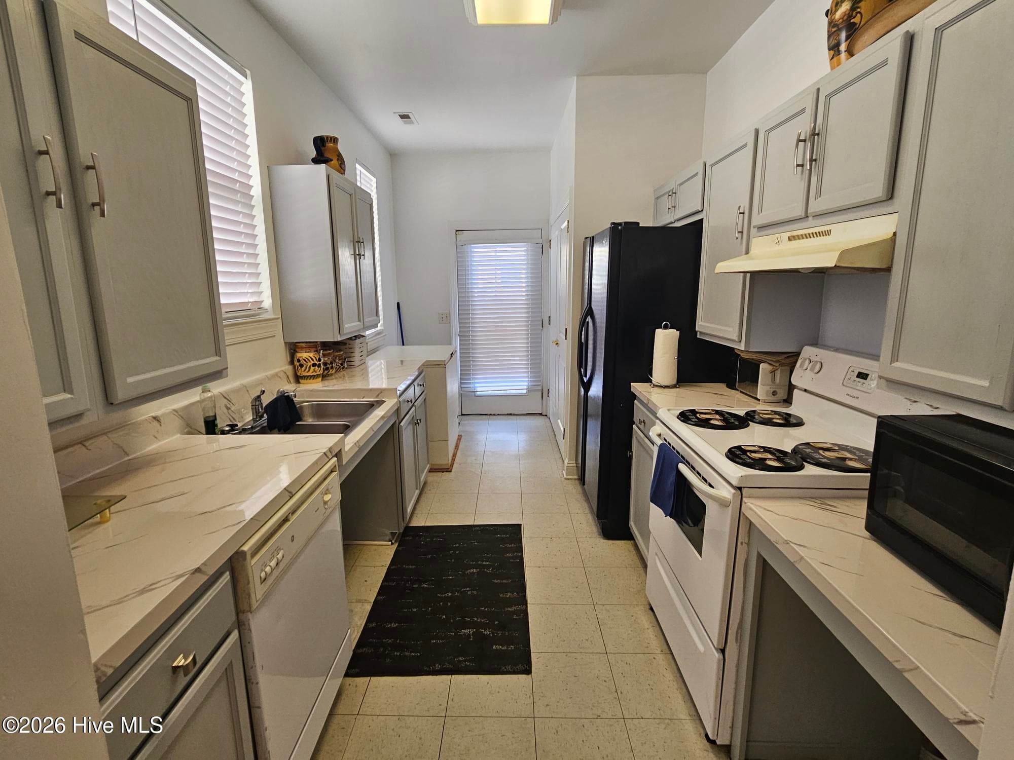Single Family Residence at 1017 S 8th Street, Wilmington, NC 28401, photo 4 of 14