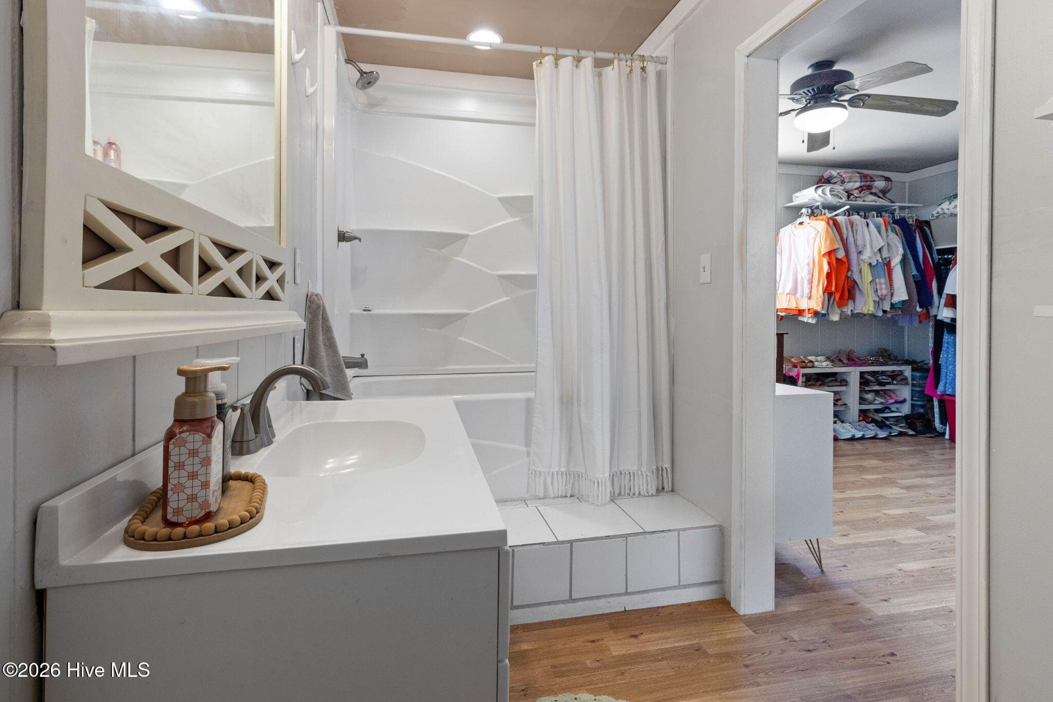 Full Bath - 727 Mount Olive Road, Bladenboro, NC 28320