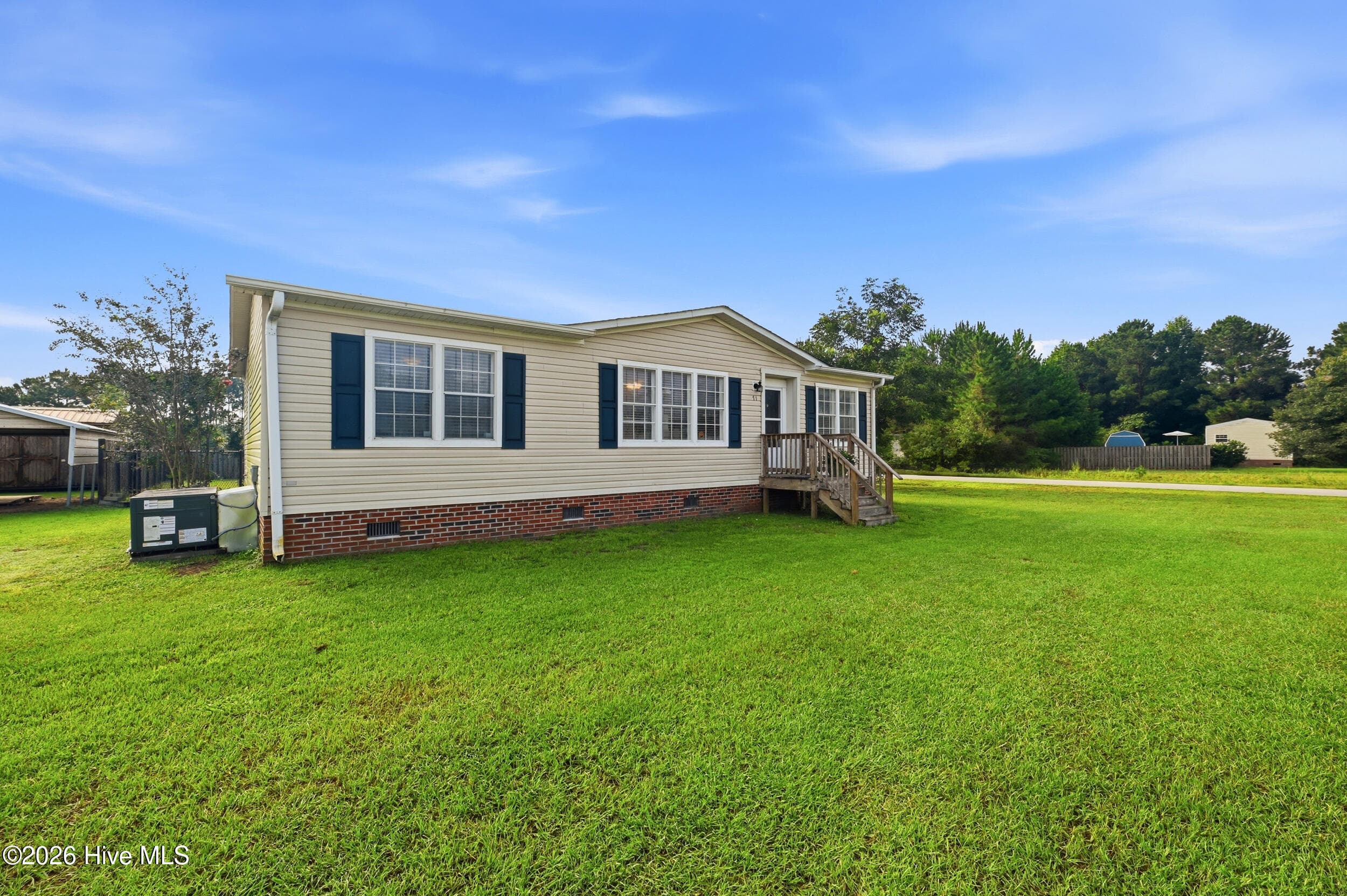 Manufactured Home at 71 Gobbler Court, Rocky Point, NC 28457, photo 2 of 54