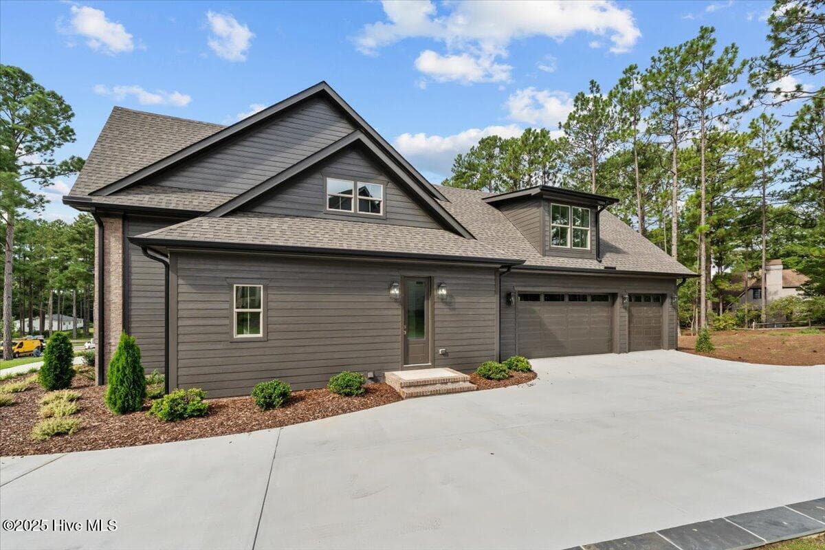 Single Family Residence at 315 Sloan Lane, Pinehurst, NC 28374, photo 7 of 131