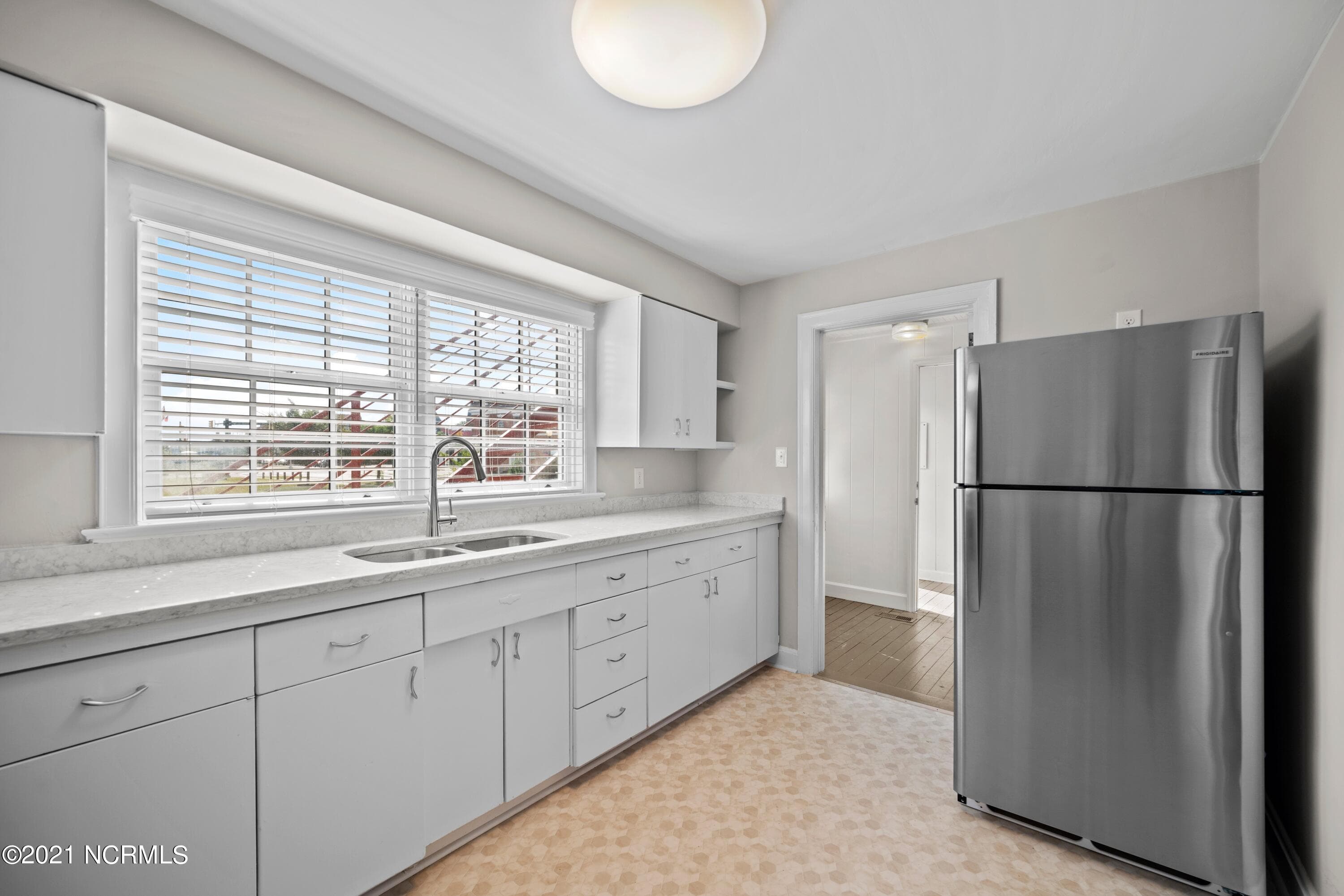 New Solid Surface Countertops - 514 Broad Street, New Bern, NC 28560