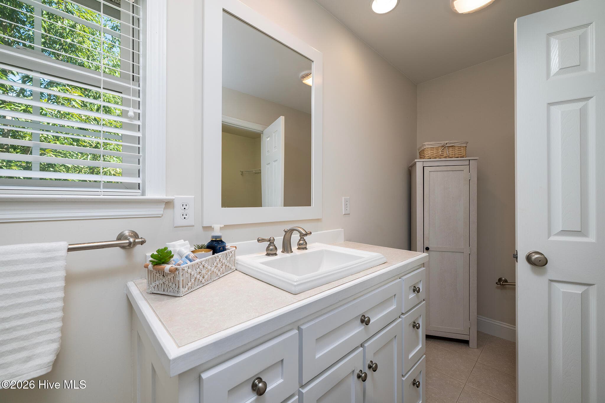 Guest Bathroom - 5505 Blackbeard Lane, New Bern, NC 28560