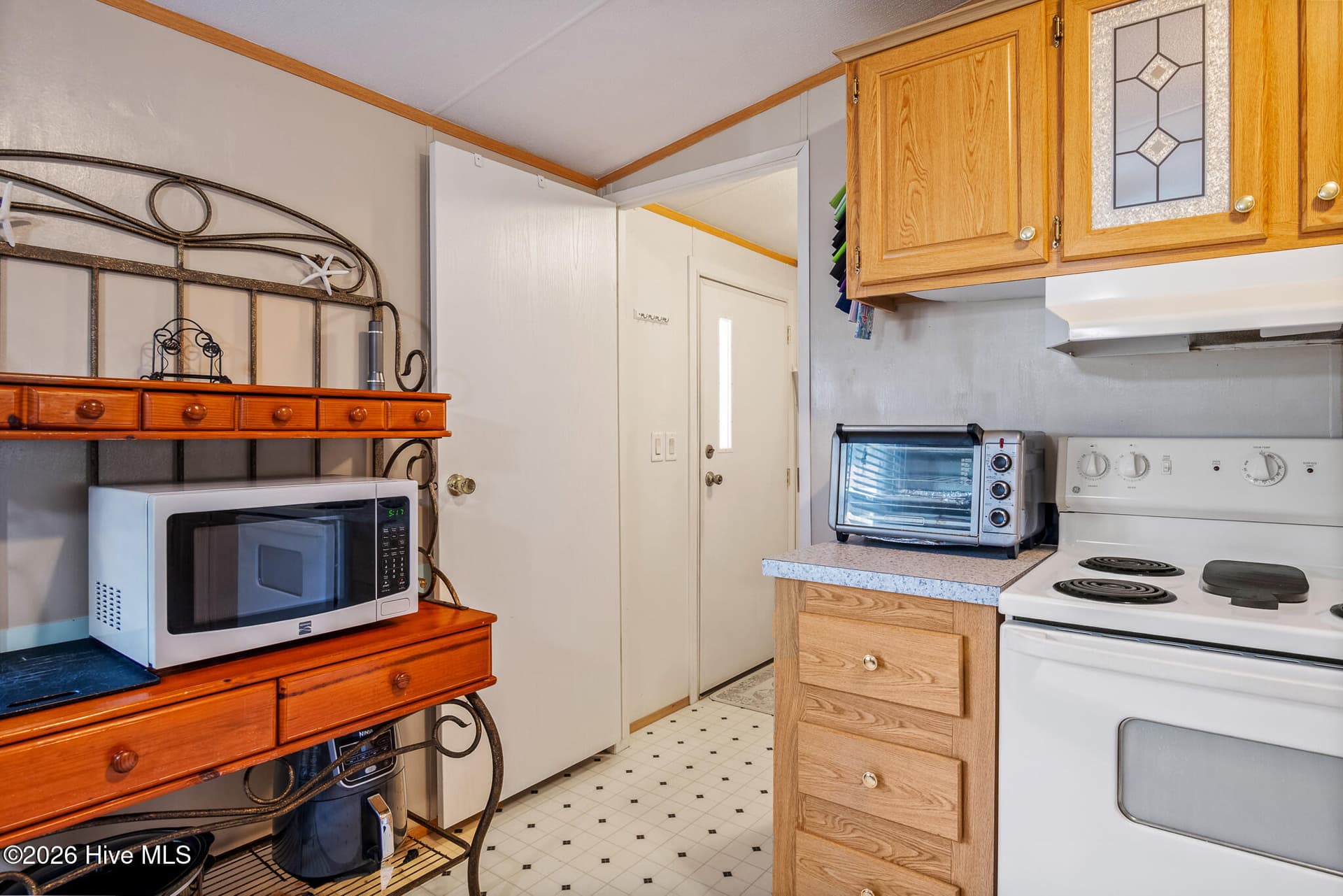 Manufactured Home at 1989 Scotch Sea Lane SW, Supply, NC 28462, photo 24 of 49