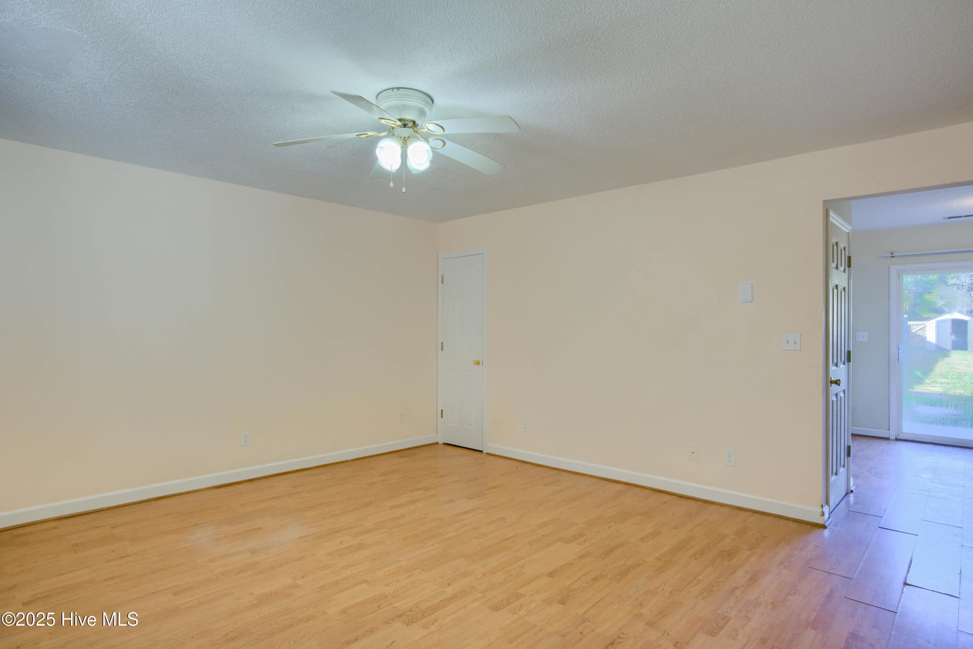 Townhouse at 113 Tillett Lane, Sneads Ferry, NC 28460, photo 6 of 29