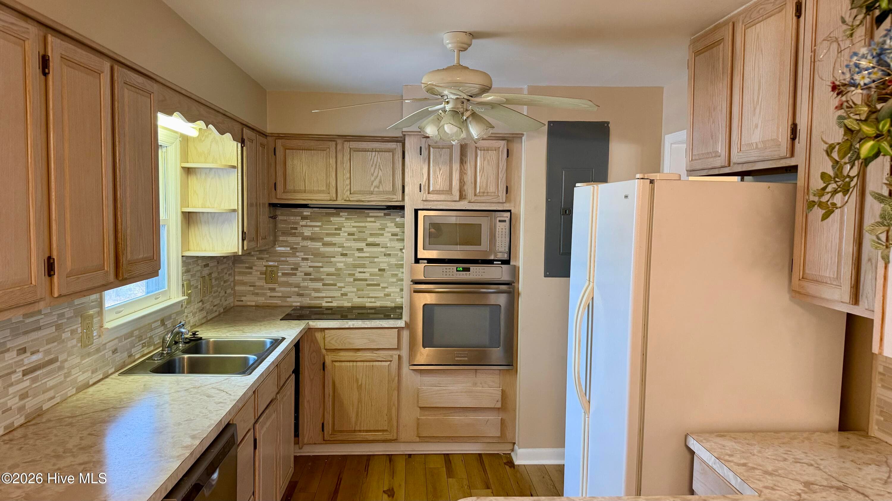 Single Family Residence at 1113 Cherry Tree Drive, New Bern, NC 28562, photo 26 of 80