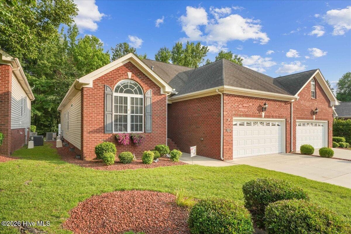 Townhouse at 208 Commonsgate Drive, Goldsboro, NC 27530, photo 5 of 33