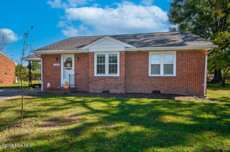 Single Family Residence at 384 Snow Hill Street, Ayden, NC 28513, photo 7 of 43