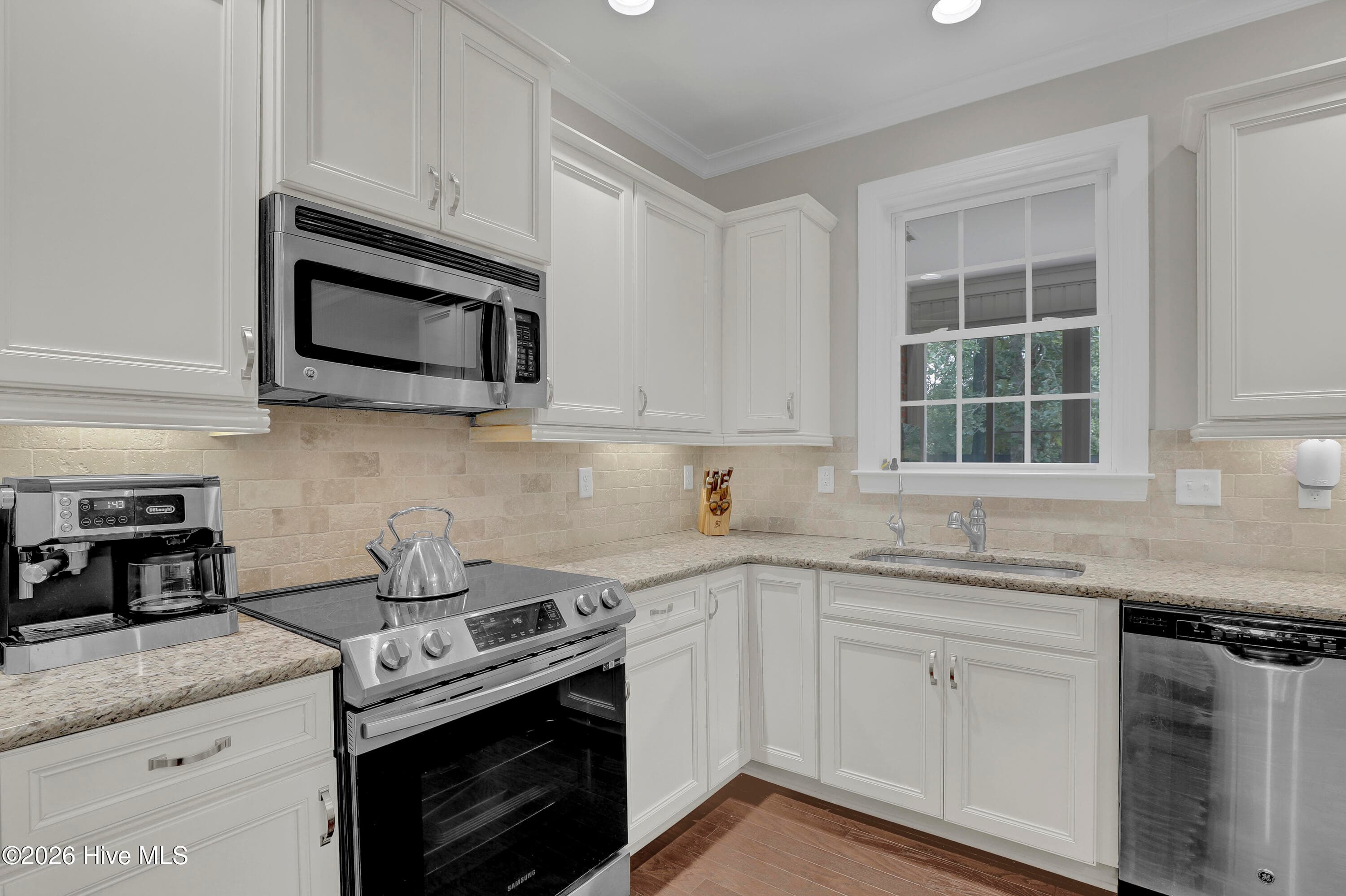 Single Family Residence at 36 Beaumont Circle, Hampstead, NC 28443, photo 11 of 61