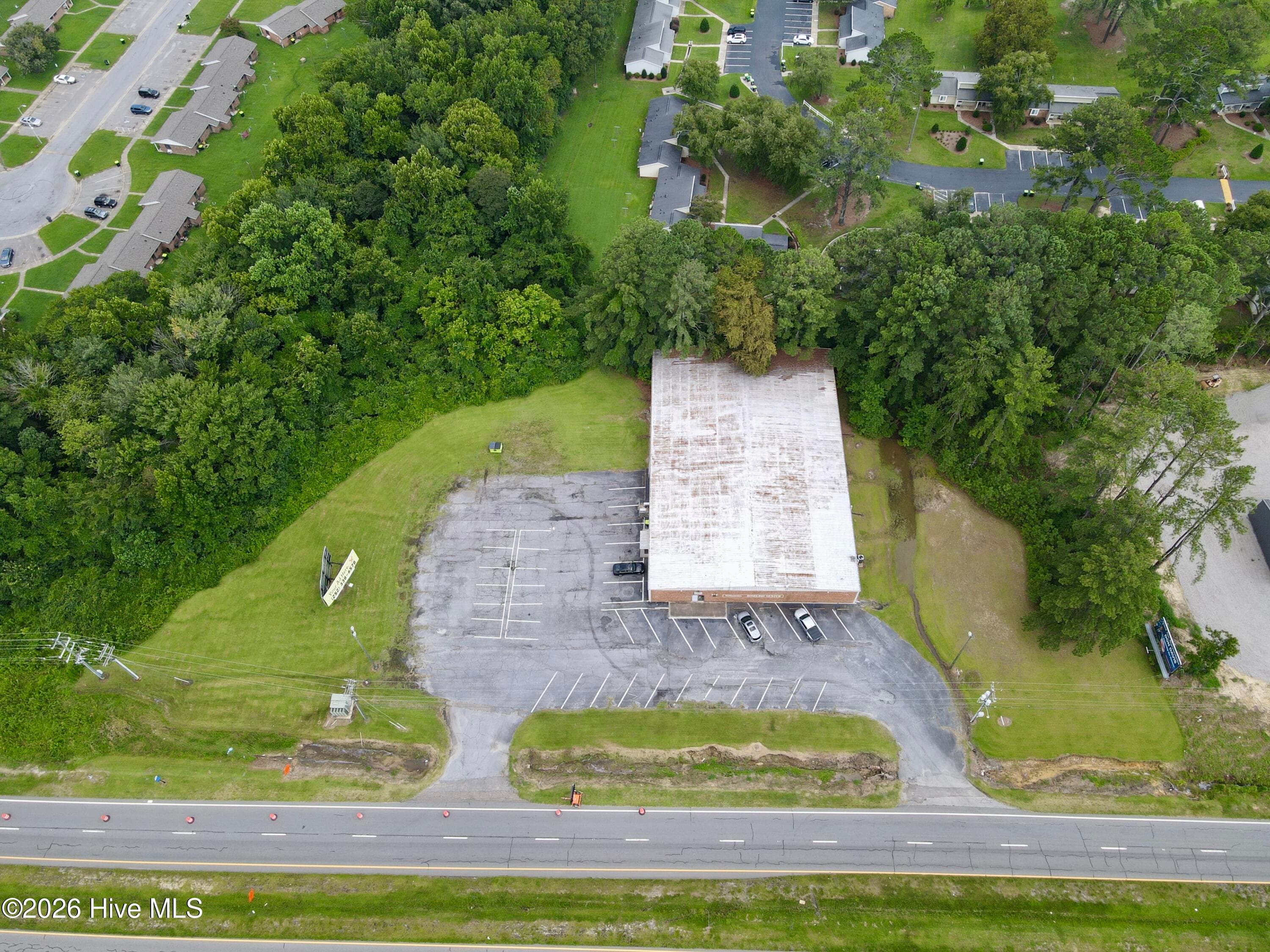 Improved at 915 E Boulevard, Williamston, NC 27892, photo 8 of 17
