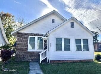 Single Family Residence at 517 W North Street W, Ahoskie, NC 27910, photo 3 of 66