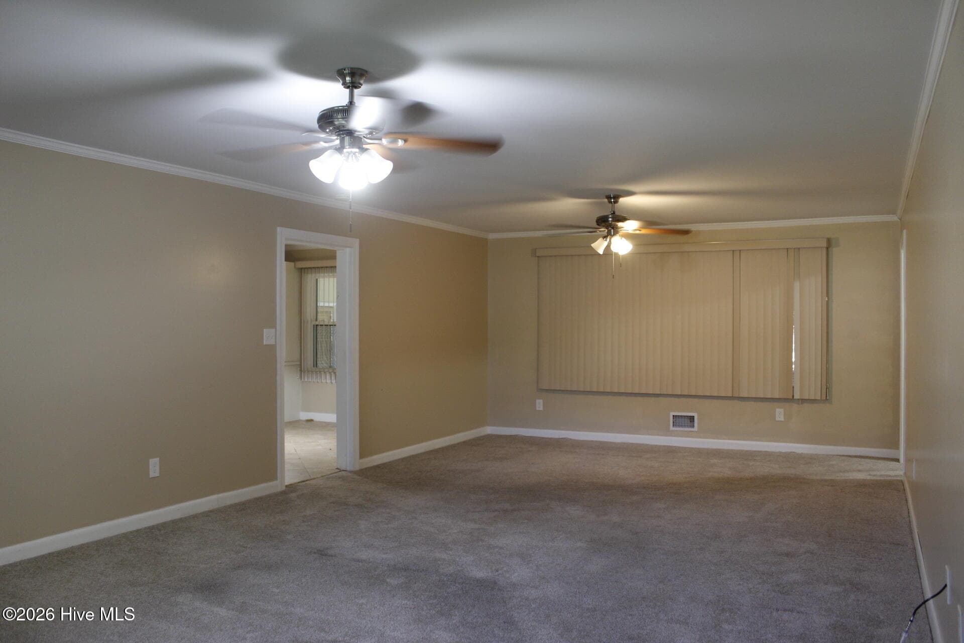 Single Family Residence at 2124 Oleander Drive, Wilmington, NC 28403, photo 5 of 32