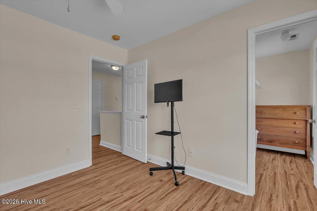 Single Family Residence at 118 Crooked Run Drive, New Bern, NC 28560, photo 23 of 49
