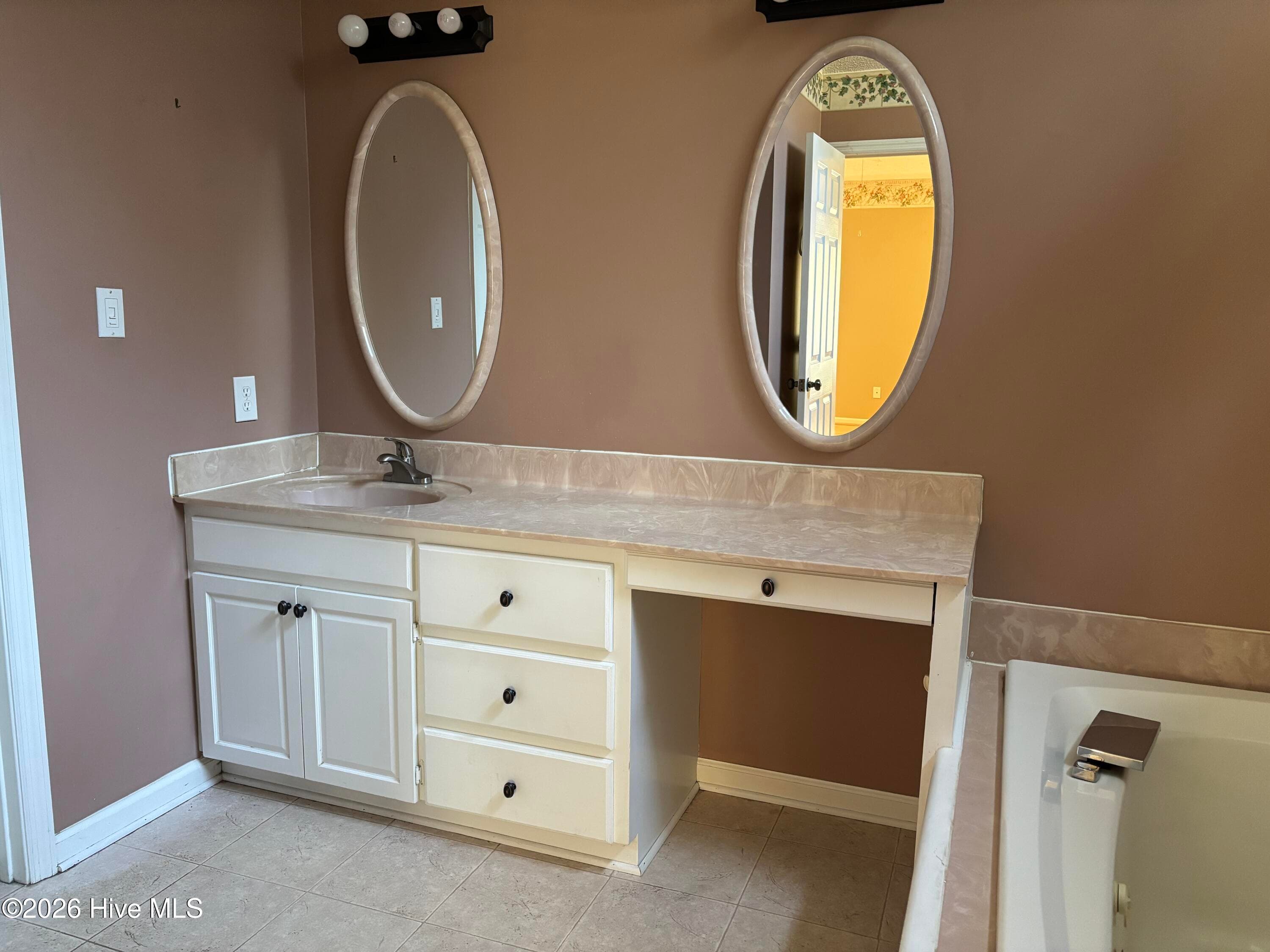 Single Family Residence at 614 Player Court, Jacksonville, NC 28540, photo 13 of 21