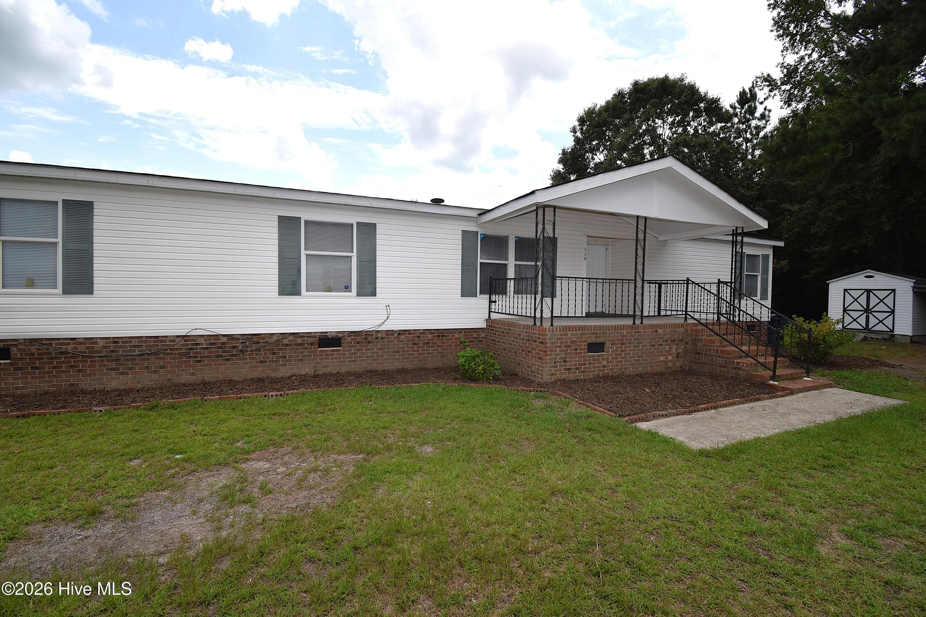 Manufactured Home at 220 Main Street, Grifton, NC 28530, photo 6 of 59