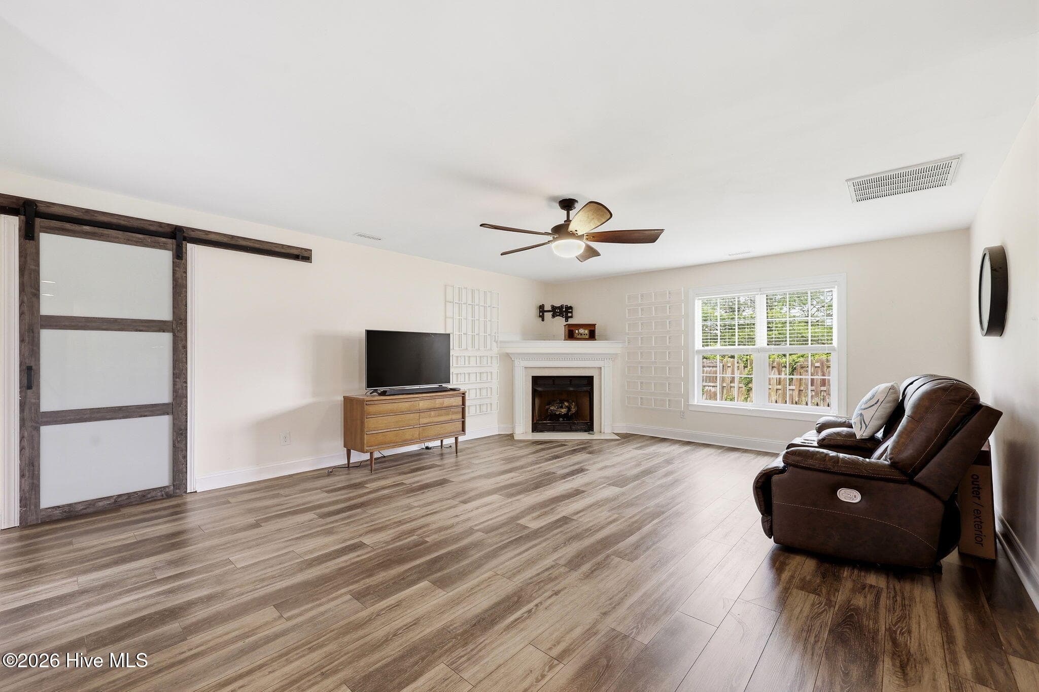 Single Family Residence at 803 Canvas Court, Swansboro, NC 28584, photo 26 of 102