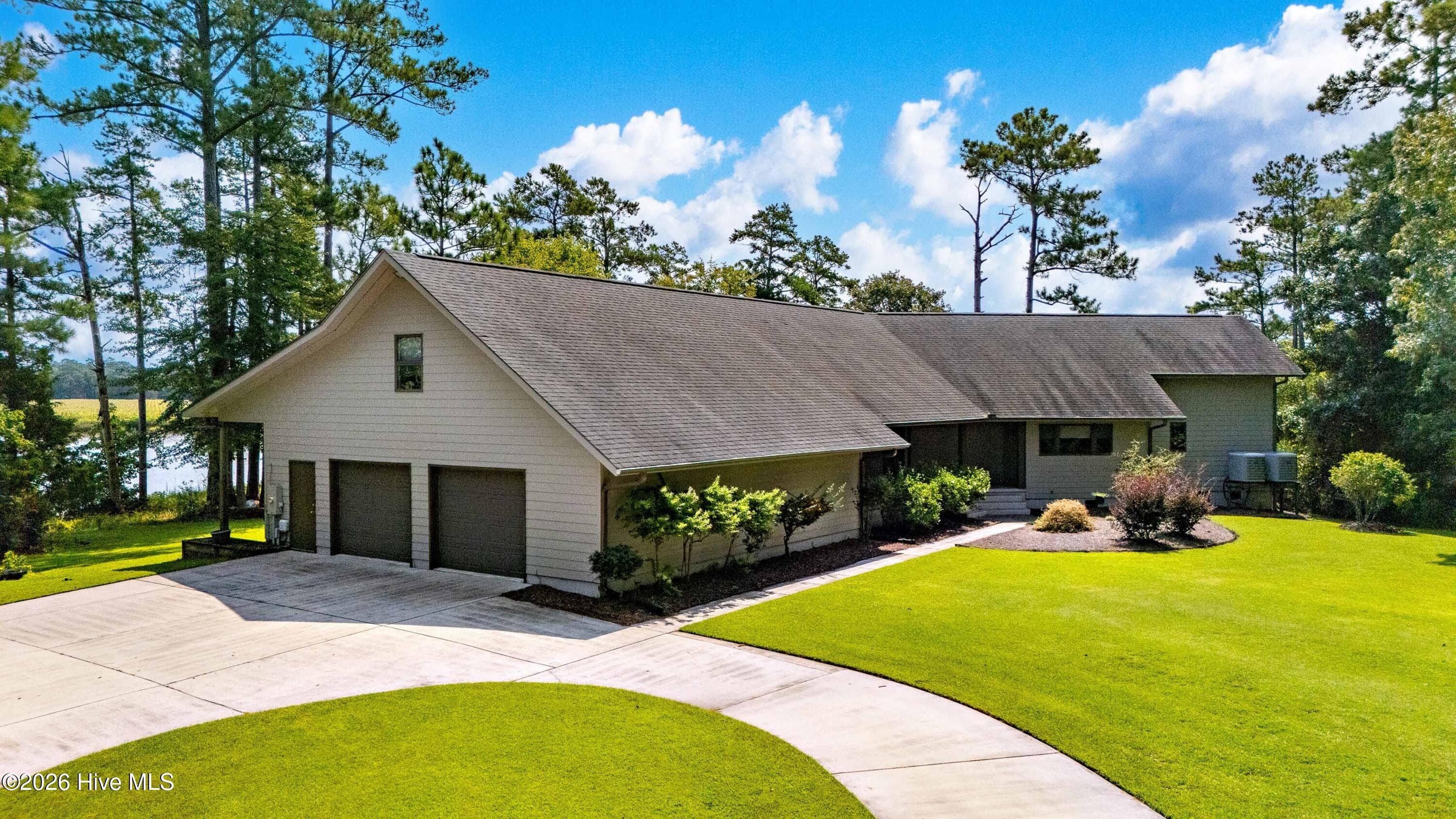 138 Shoreline Court, Oriental, NC 28571