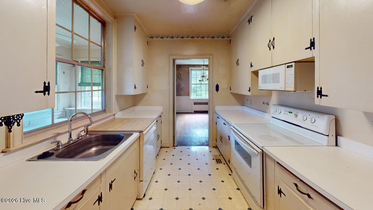 Single Family Residence at 808 W South Street W, Ahoskie, NC 27910, photo 37 of 50