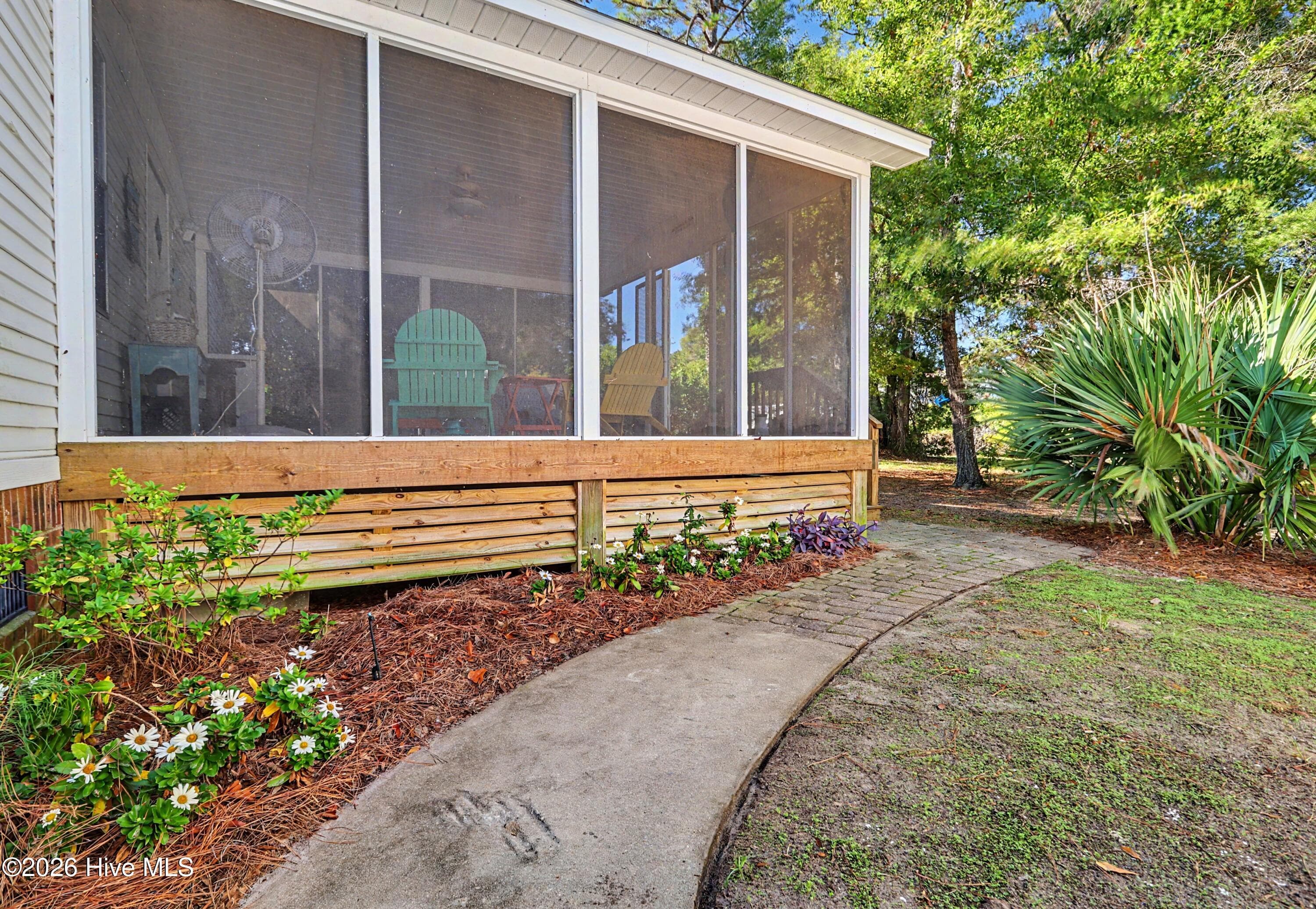 Manufactured Home at 3215 Herthwood Place SW, Supply, NC 28462, photo 19 of 36