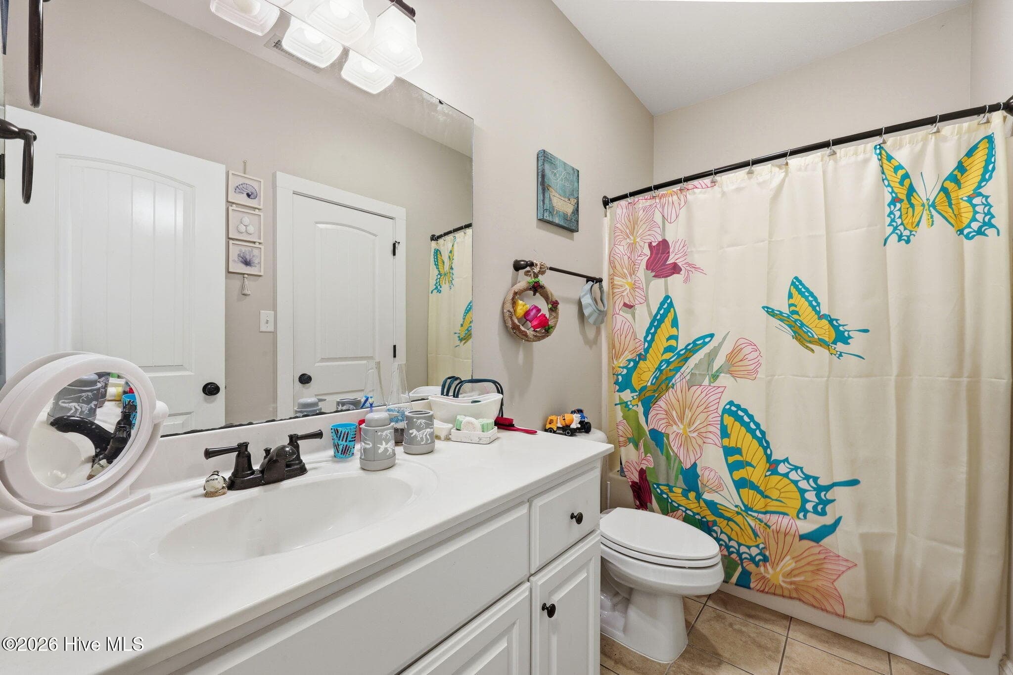 Single Family Residence at 402 Satterfield Drive, New Bern, NC 28560, photo 16 of 42