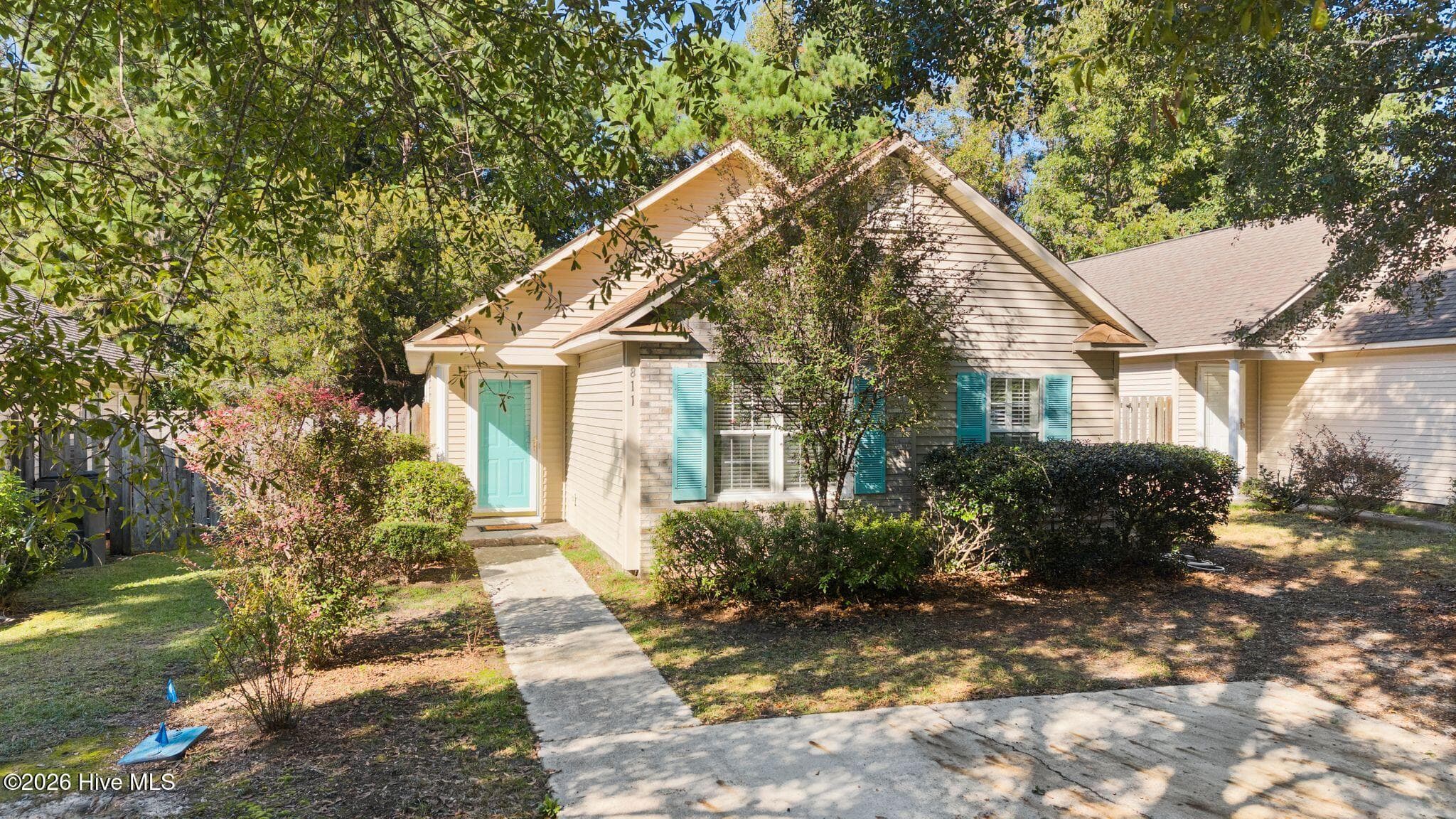 Single Family Residence at 811 Grathwol Drive, Wilmington, NC 28405, photo 2 of 41