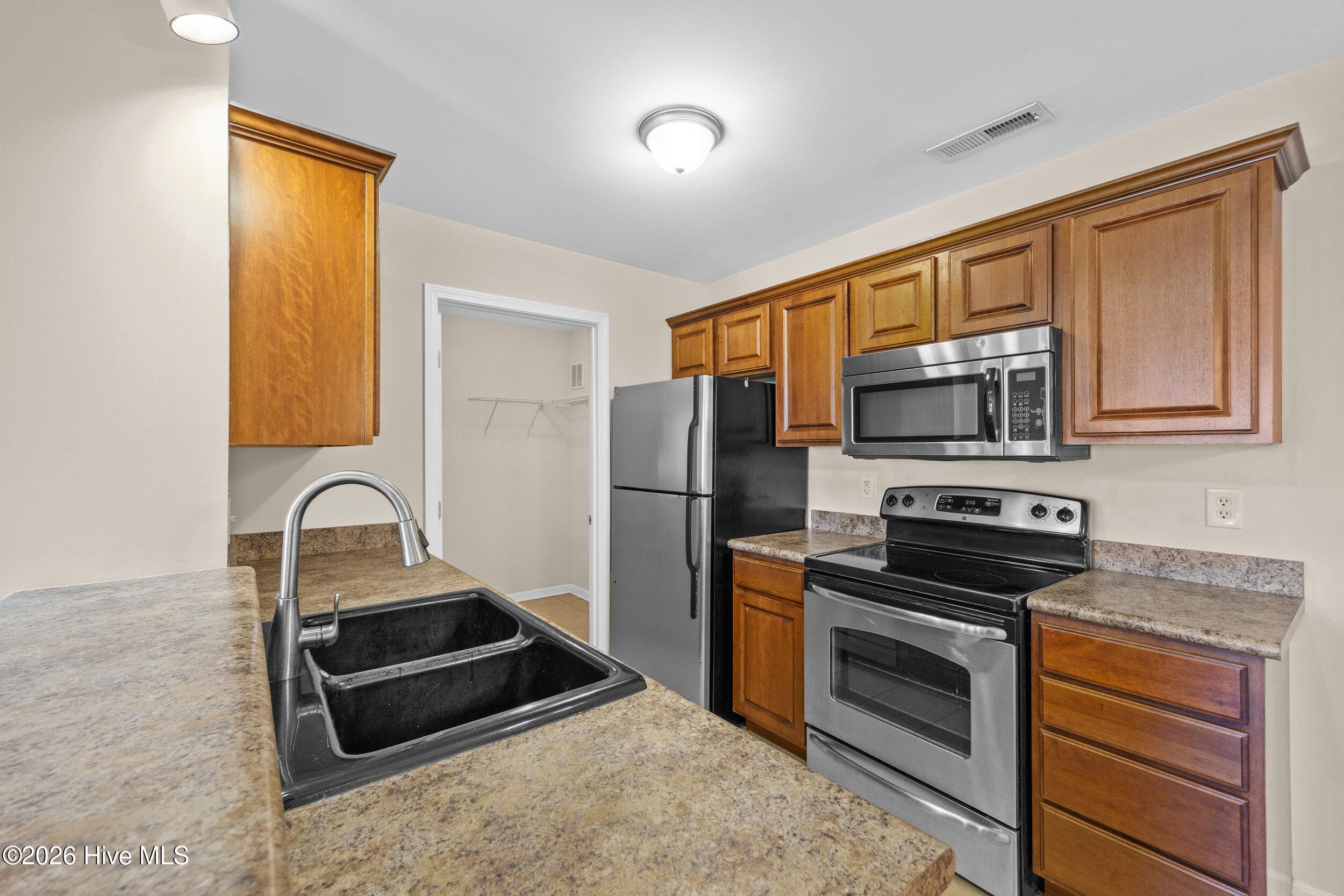 Condominium at 4420 Jay Bird Circle Unit 101, Wilmington, NC 28412, photo 11 of 36