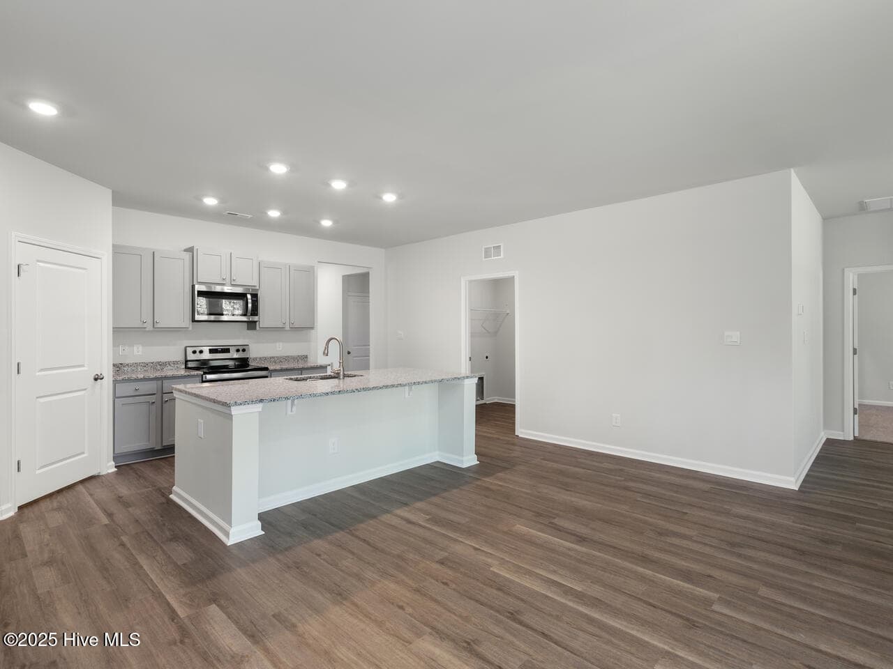 Single Family Residence at 424 Matthews Farm Road Lot 180, Hubert, NC 28539, photo 12 of 38