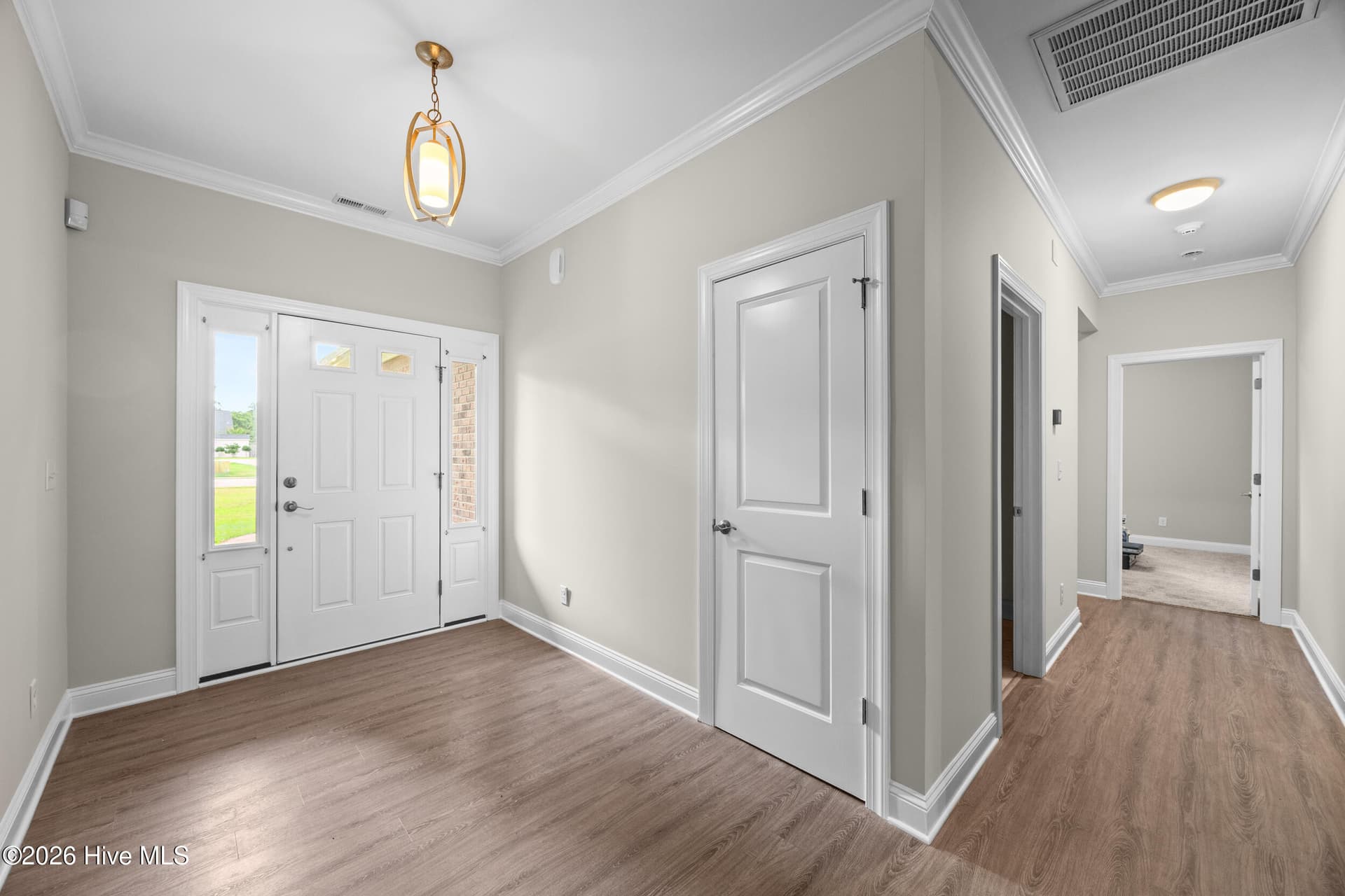 Single Family Residence at 330 Crown Pointe Drive, Hampstead, NC 28443, photo 11 of 51